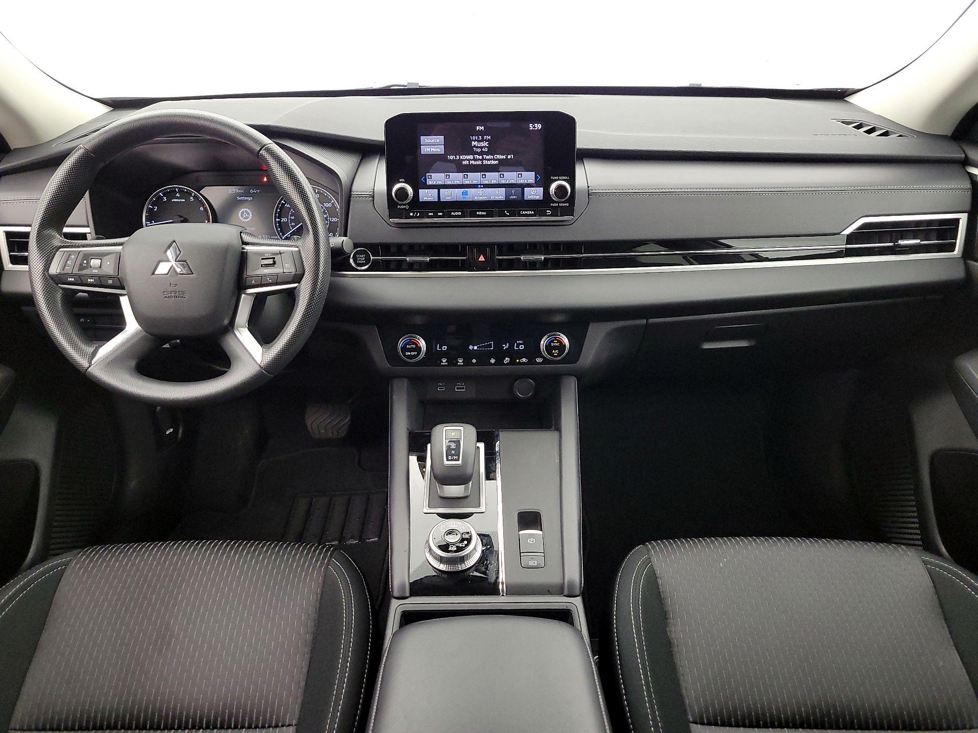 Thumbnail: 2024 Mitsubishi Outlander - 9
