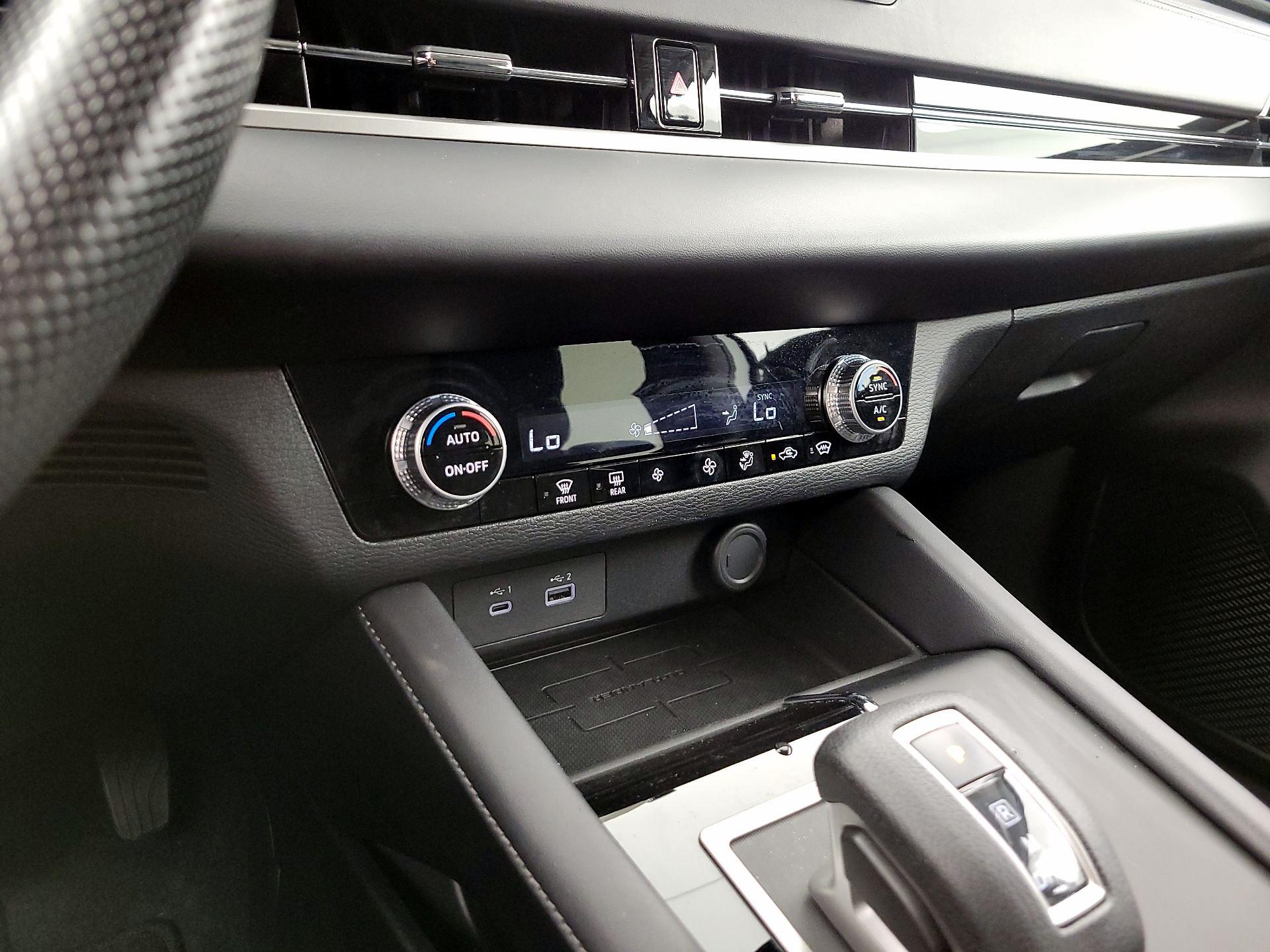 Thumbnail: 2024 Mitsubishi Outlander - 16
