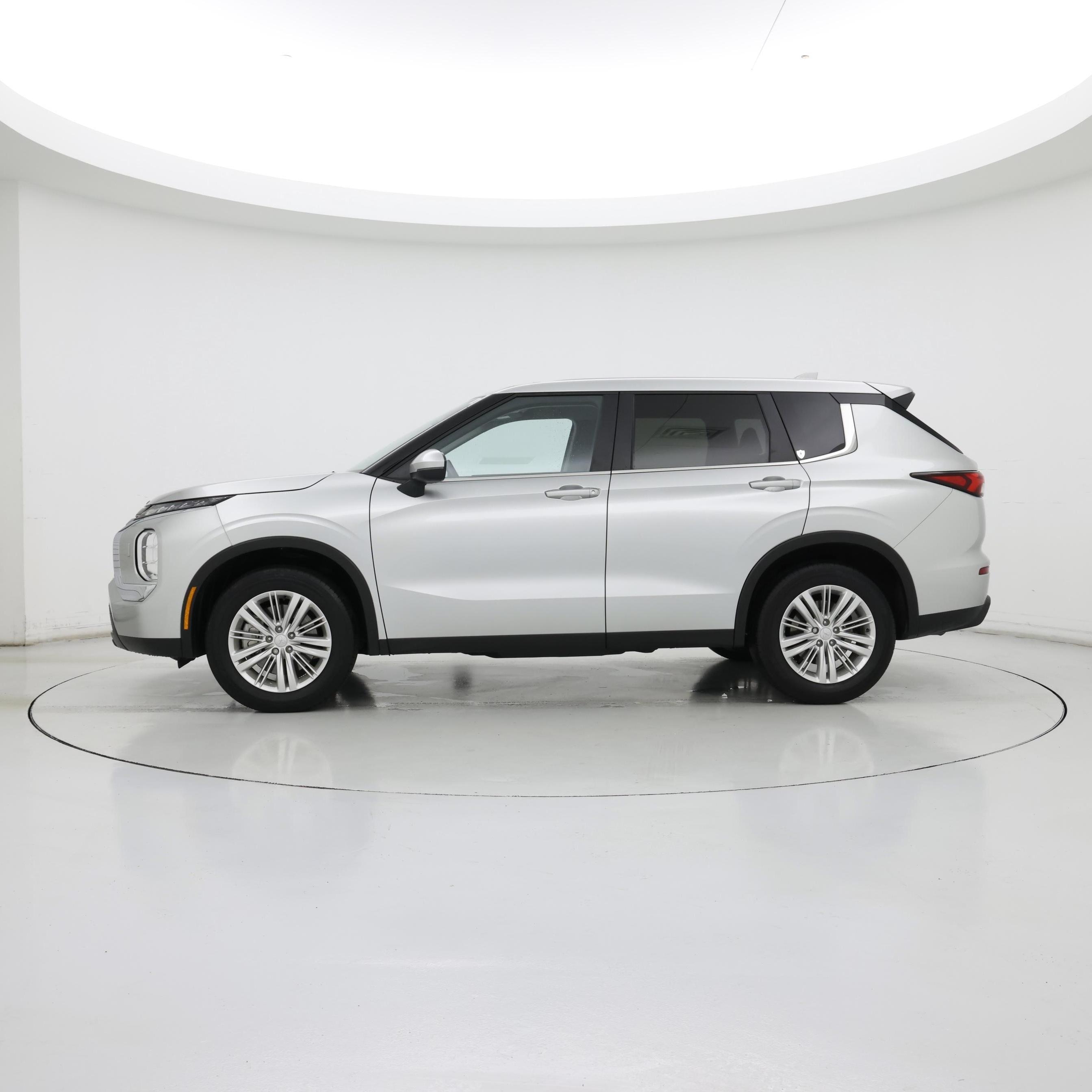 Thumbnail: 2024 Mitsubishi Outlander - 3