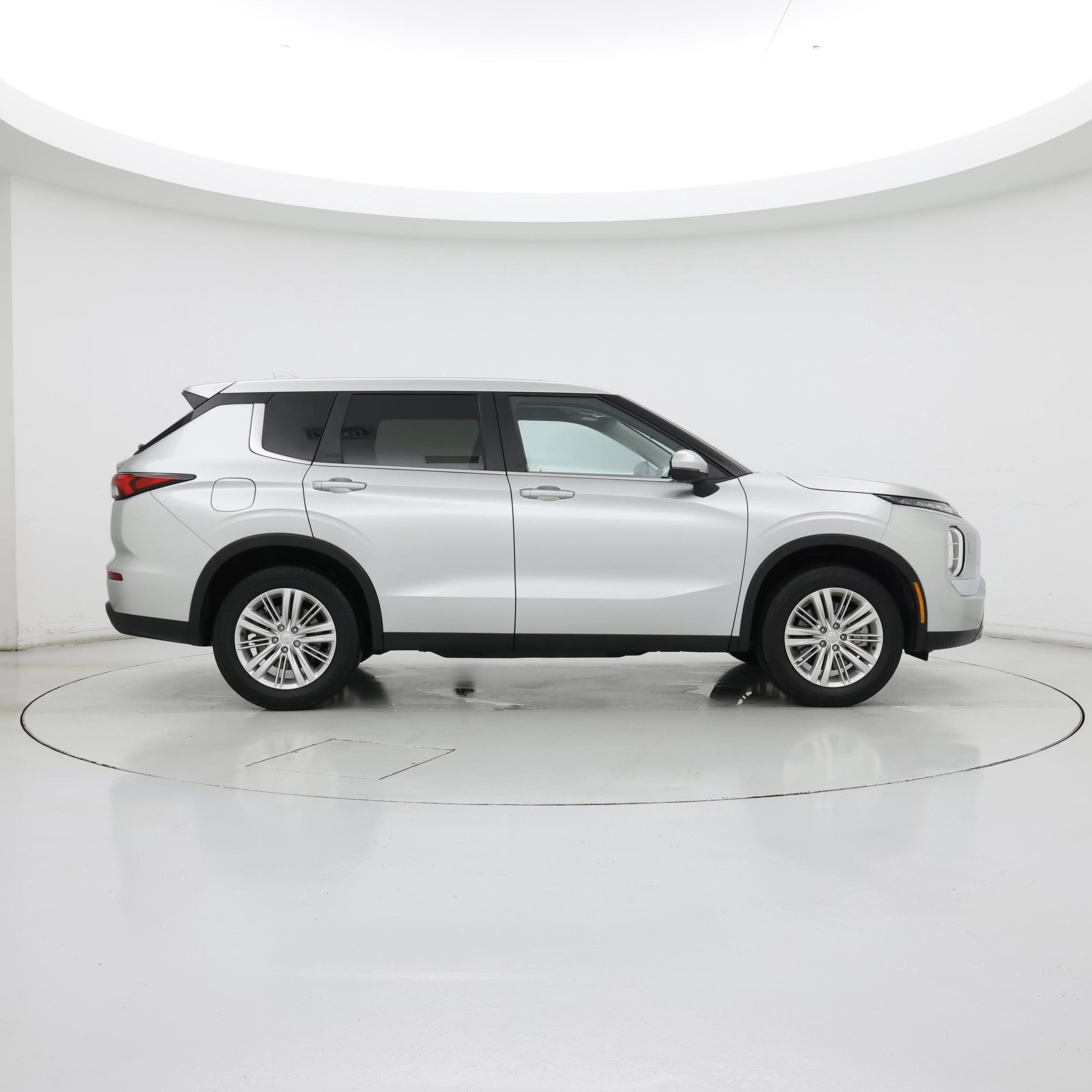 Thumbnail: 2024 Mitsubishi Outlander - 7