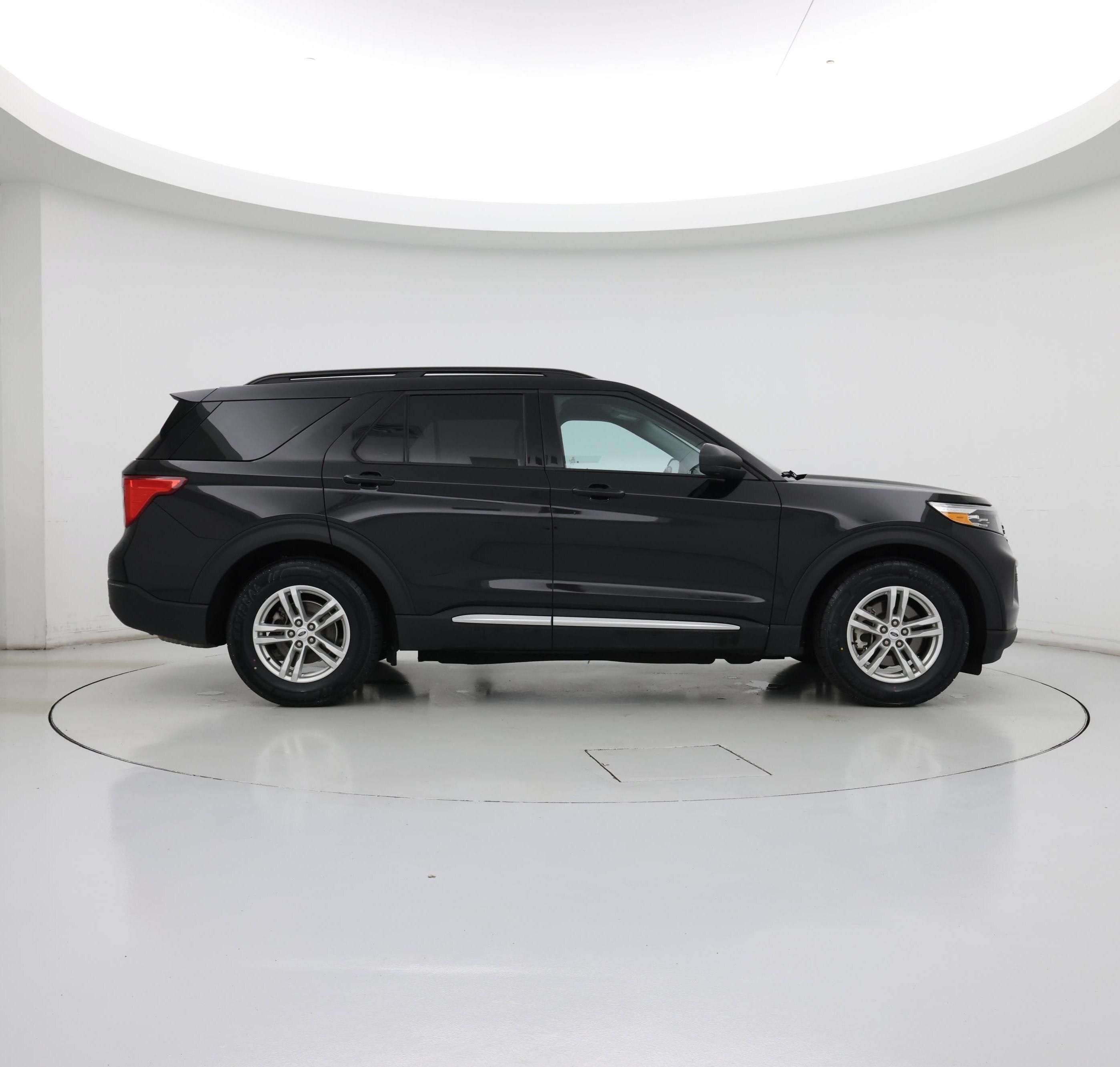 Thumbnail: 2022 Ford Explorer - 7