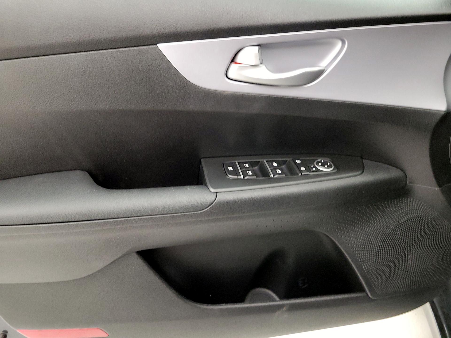 Thumbnail: 2024 Kia Forte - 12