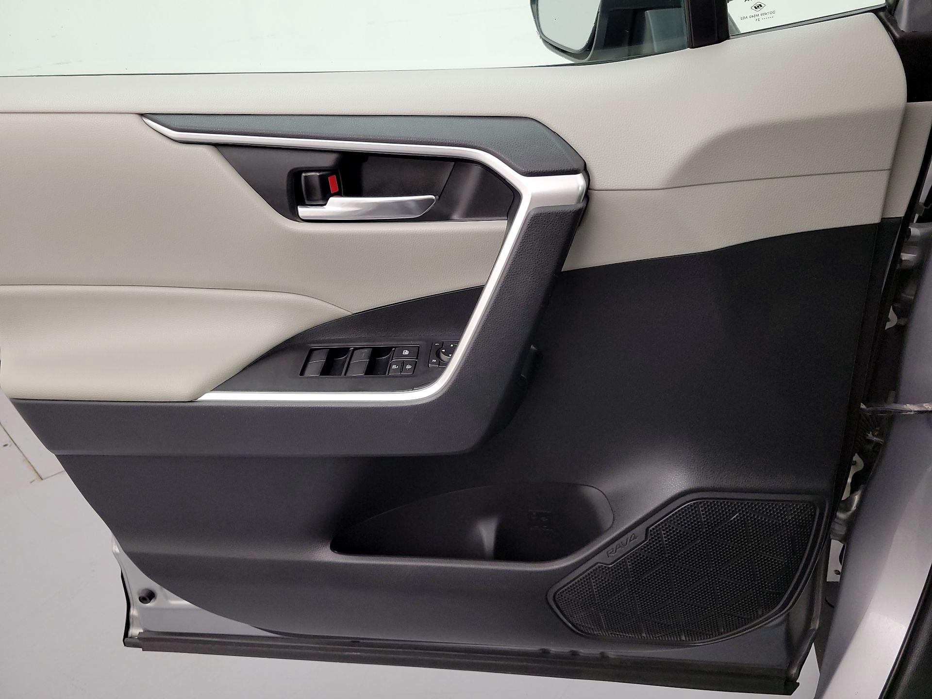 Thumbnail: 2021 Toyota RAV4 - 12
