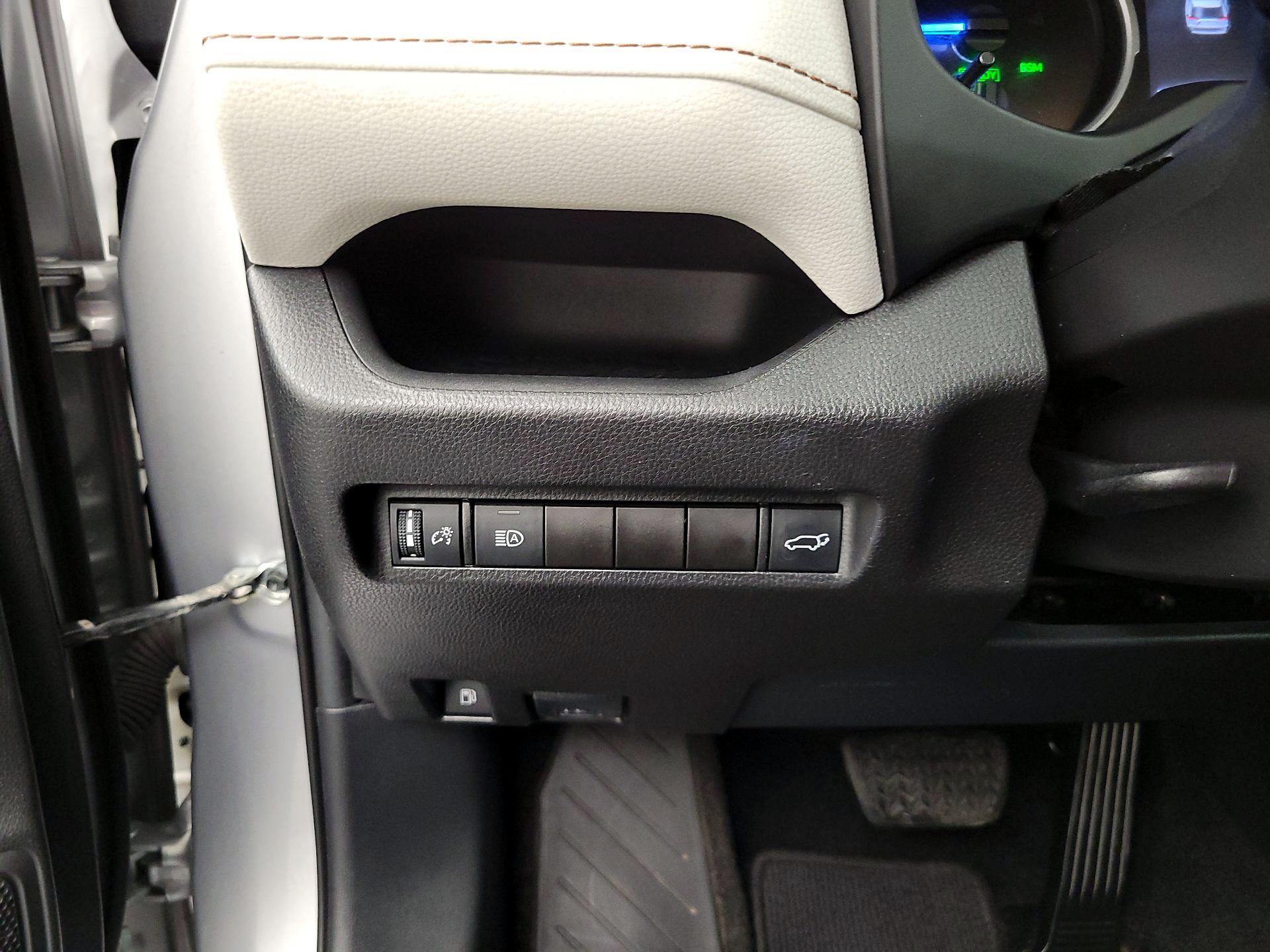 Thumbnail: 2021 Toyota RAV4 - 13