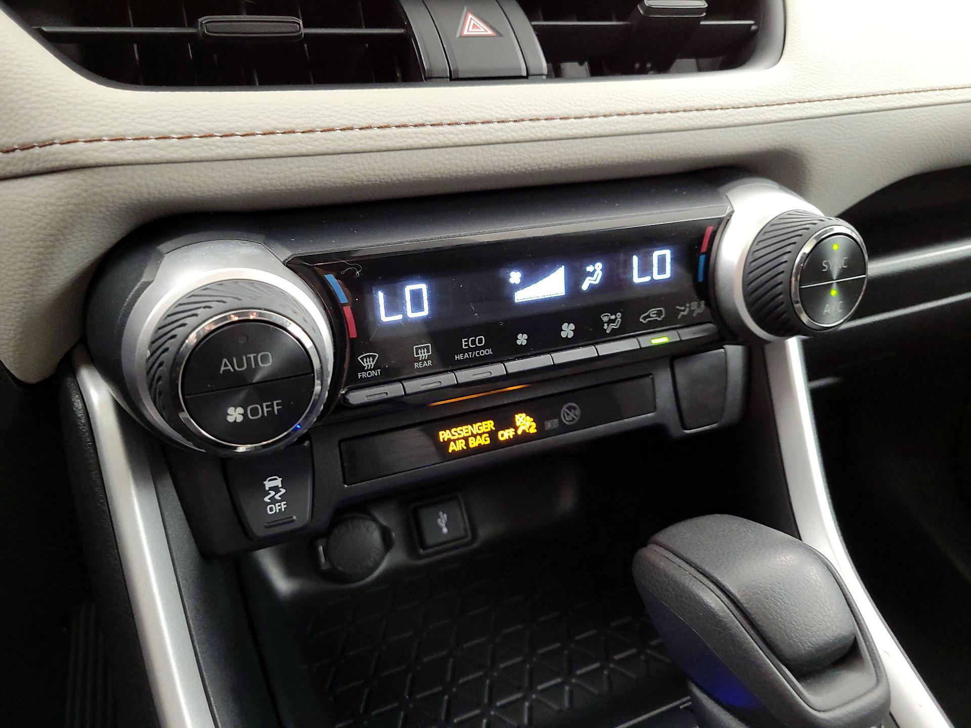 Thumbnail: 2021 Toyota RAV4 - 16