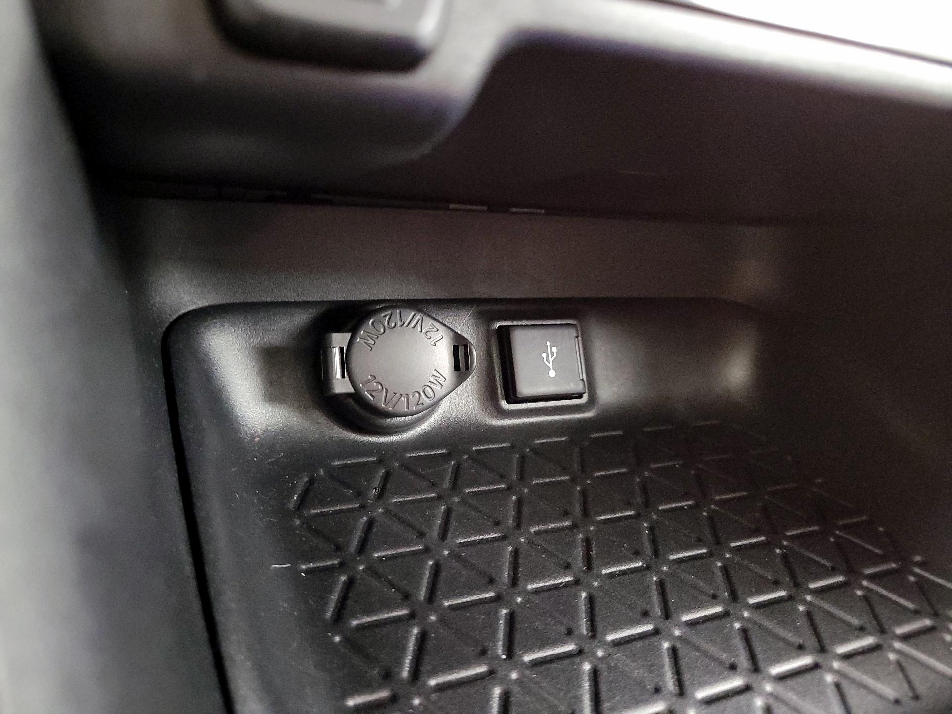 Thumbnail: 2021 Toyota RAV4 - 18