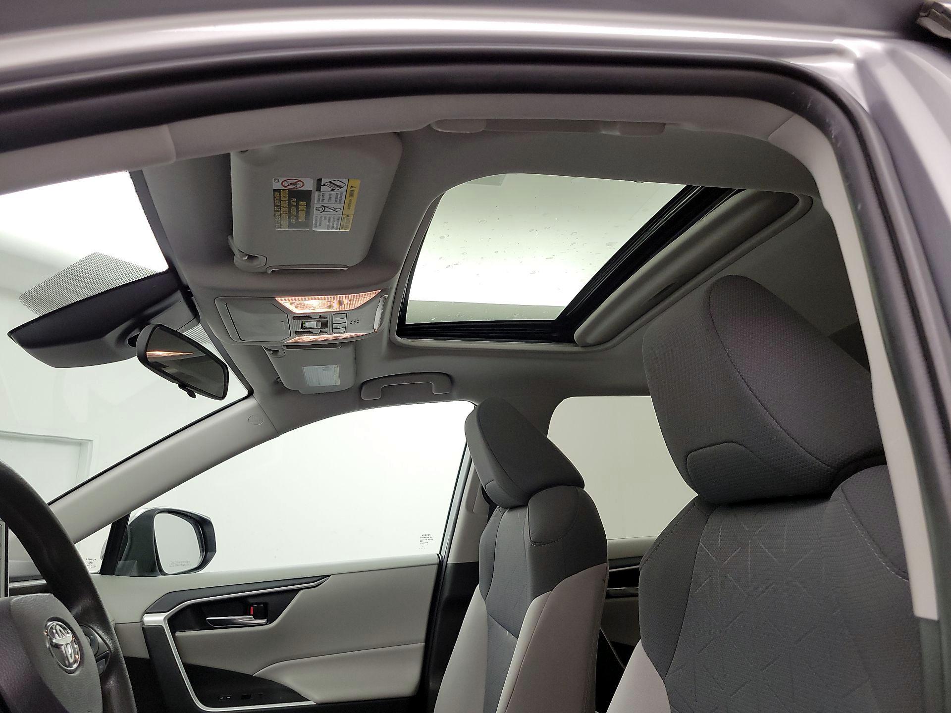 Thumbnail: 2021 Toyota RAV4 - 19