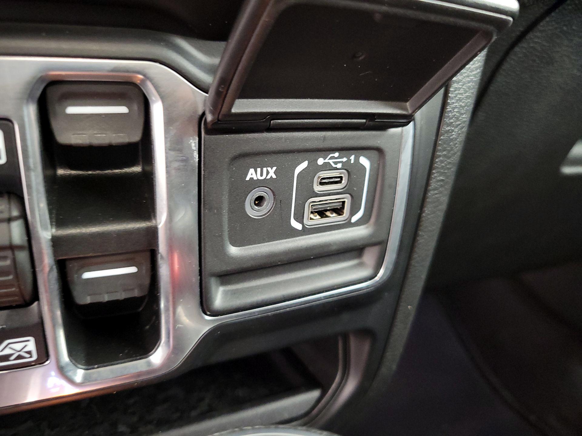 Thumbnail: 2022 Jeep Wrangler - 18