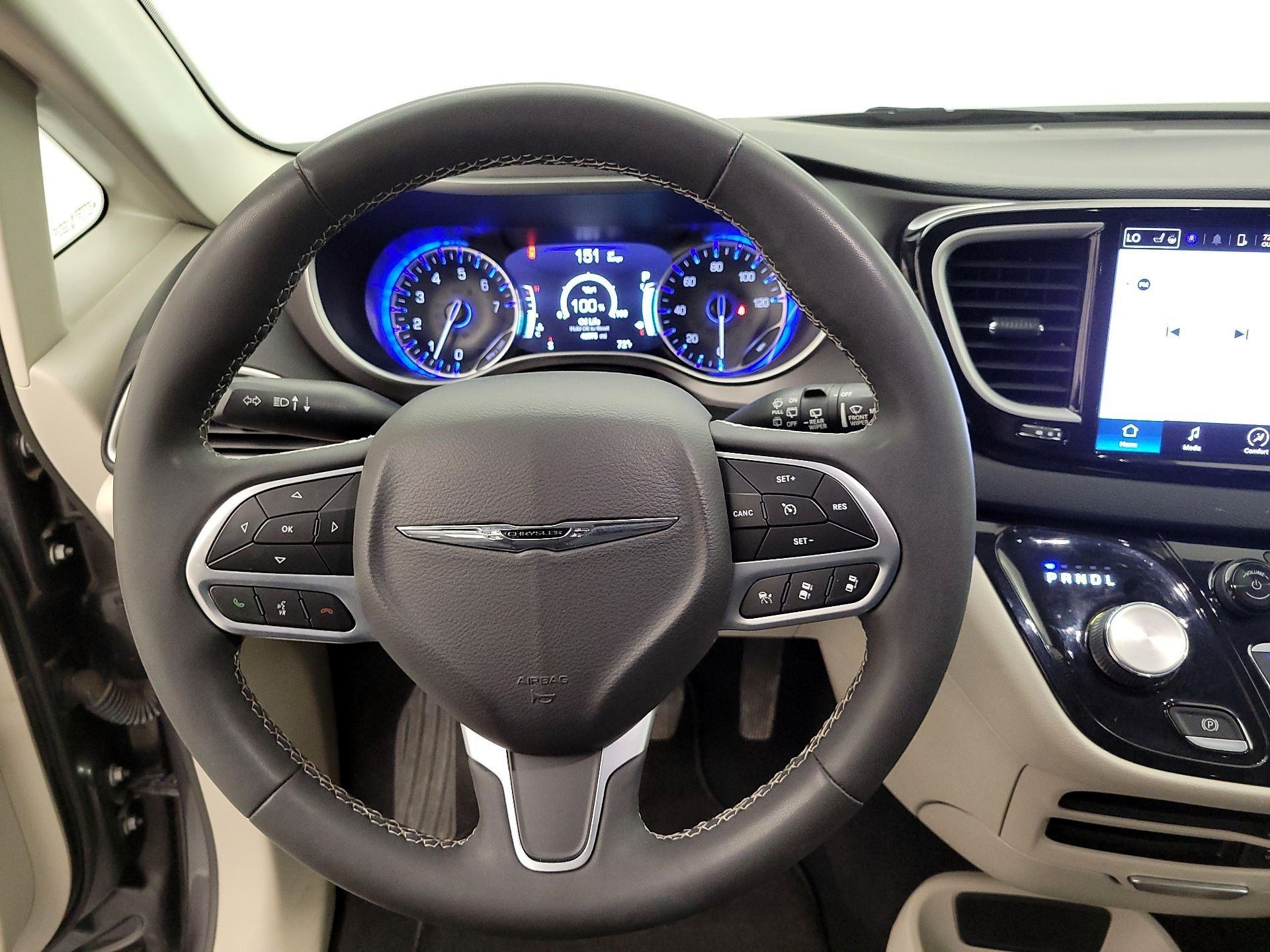 Thumbnail: 2022 Chrysler Pacifica - 10