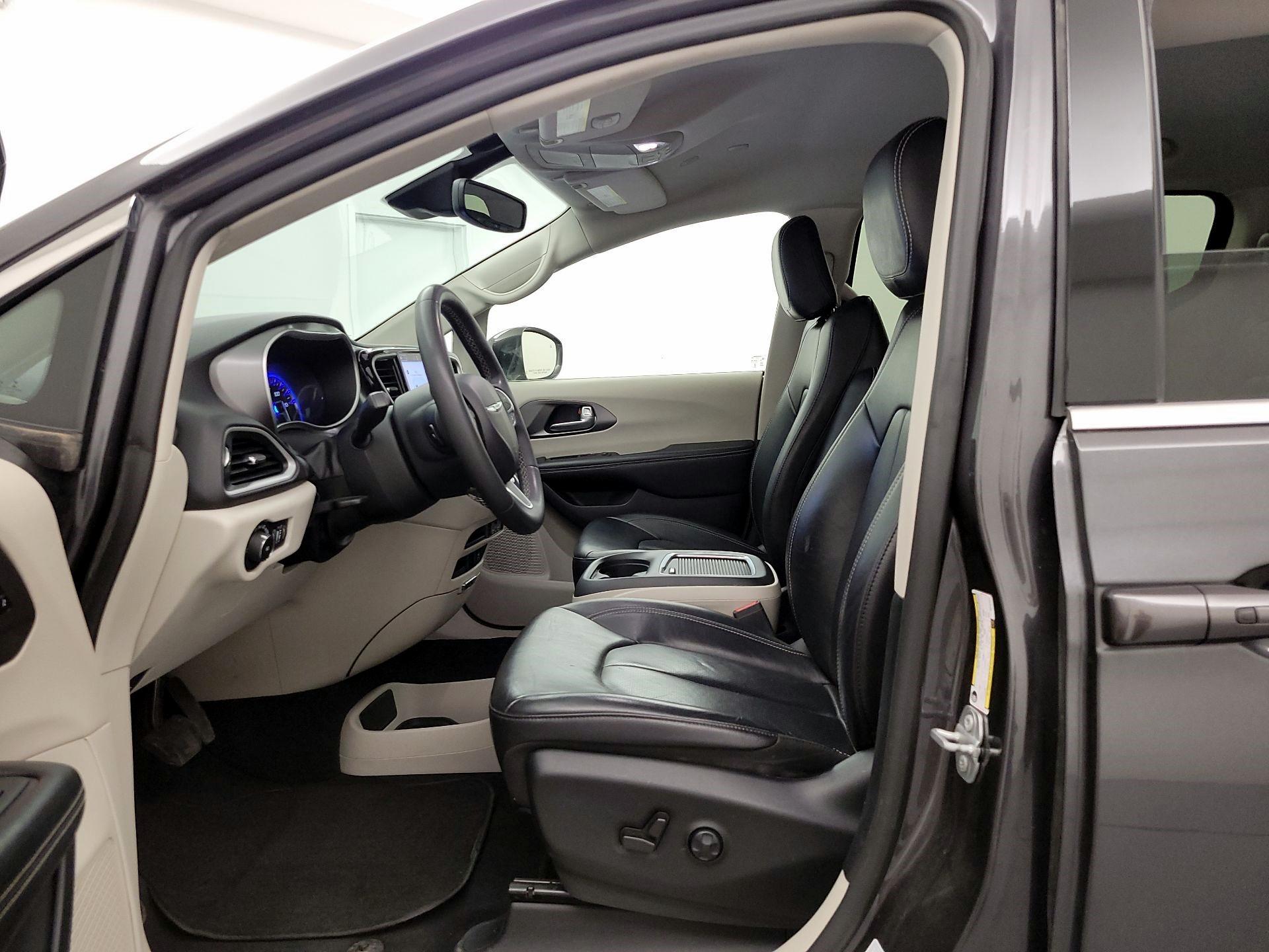Thumbnail: 2022 Chrysler Pacifica - 11