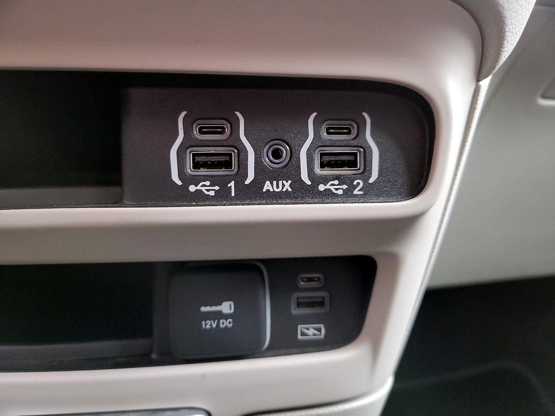 Thumbnail: 2022 Chrysler Pacifica - 18