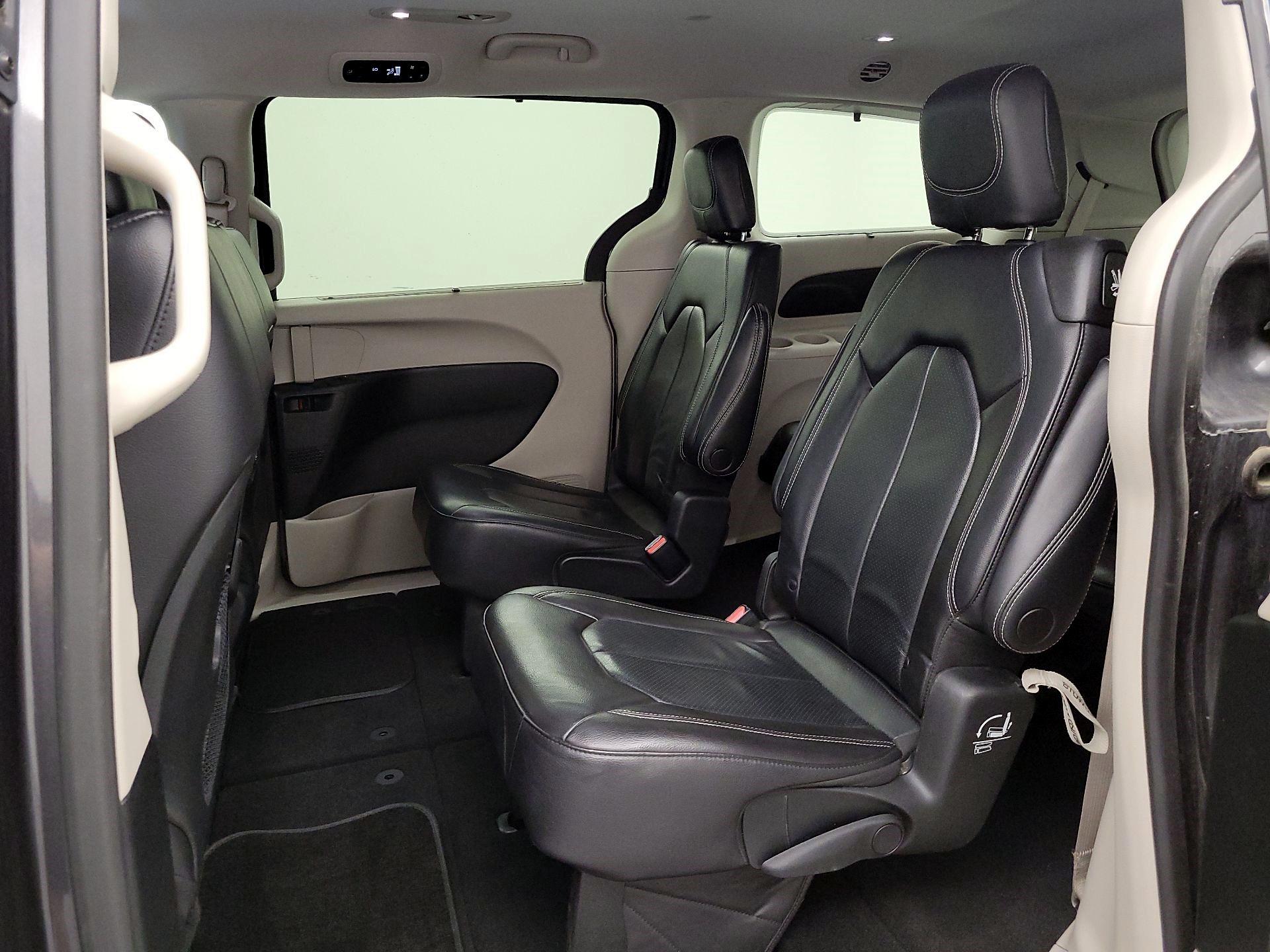 Thumbnail: 2022 Chrysler Pacifica - 19