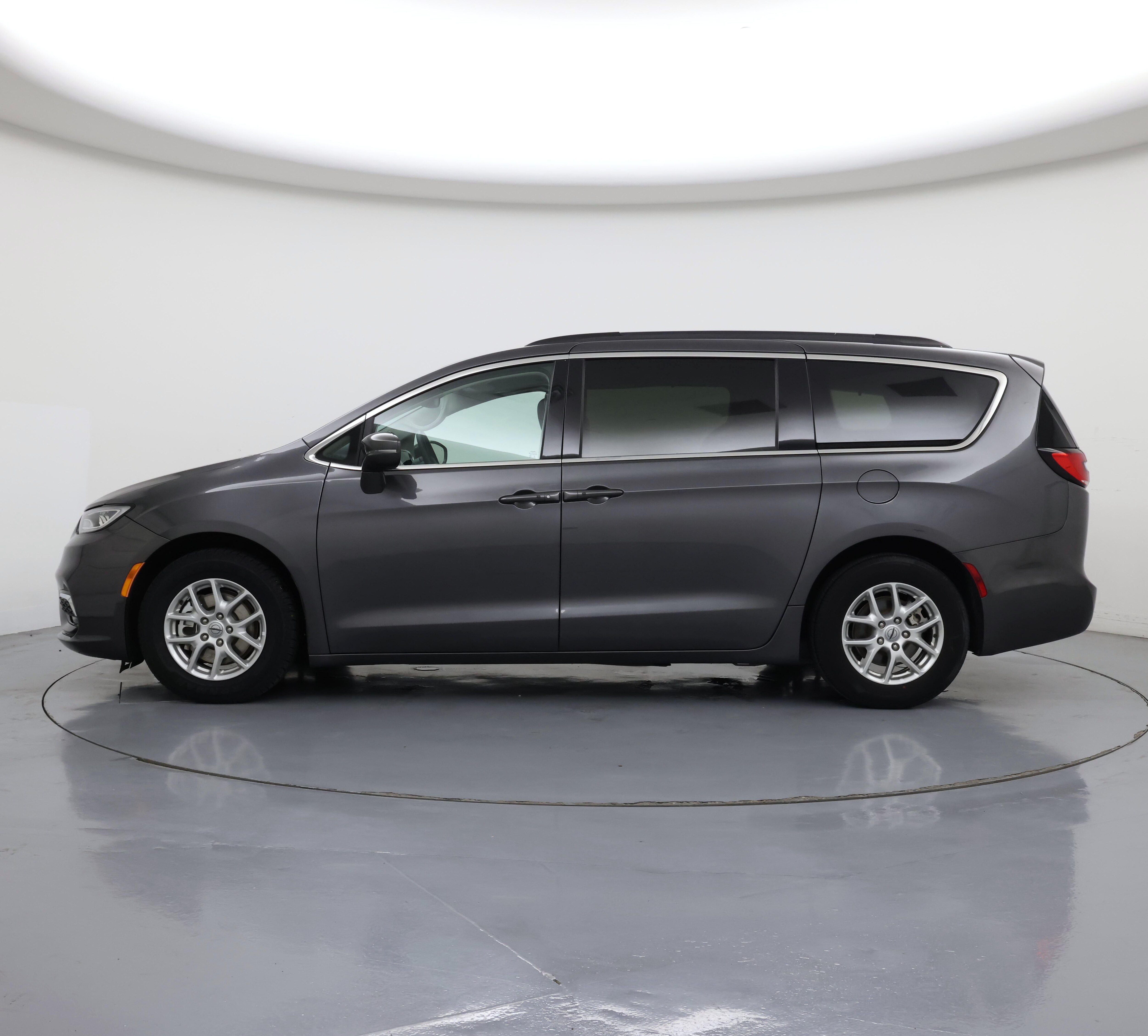 Thumbnail: 2022 Chrysler Pacifica - 3