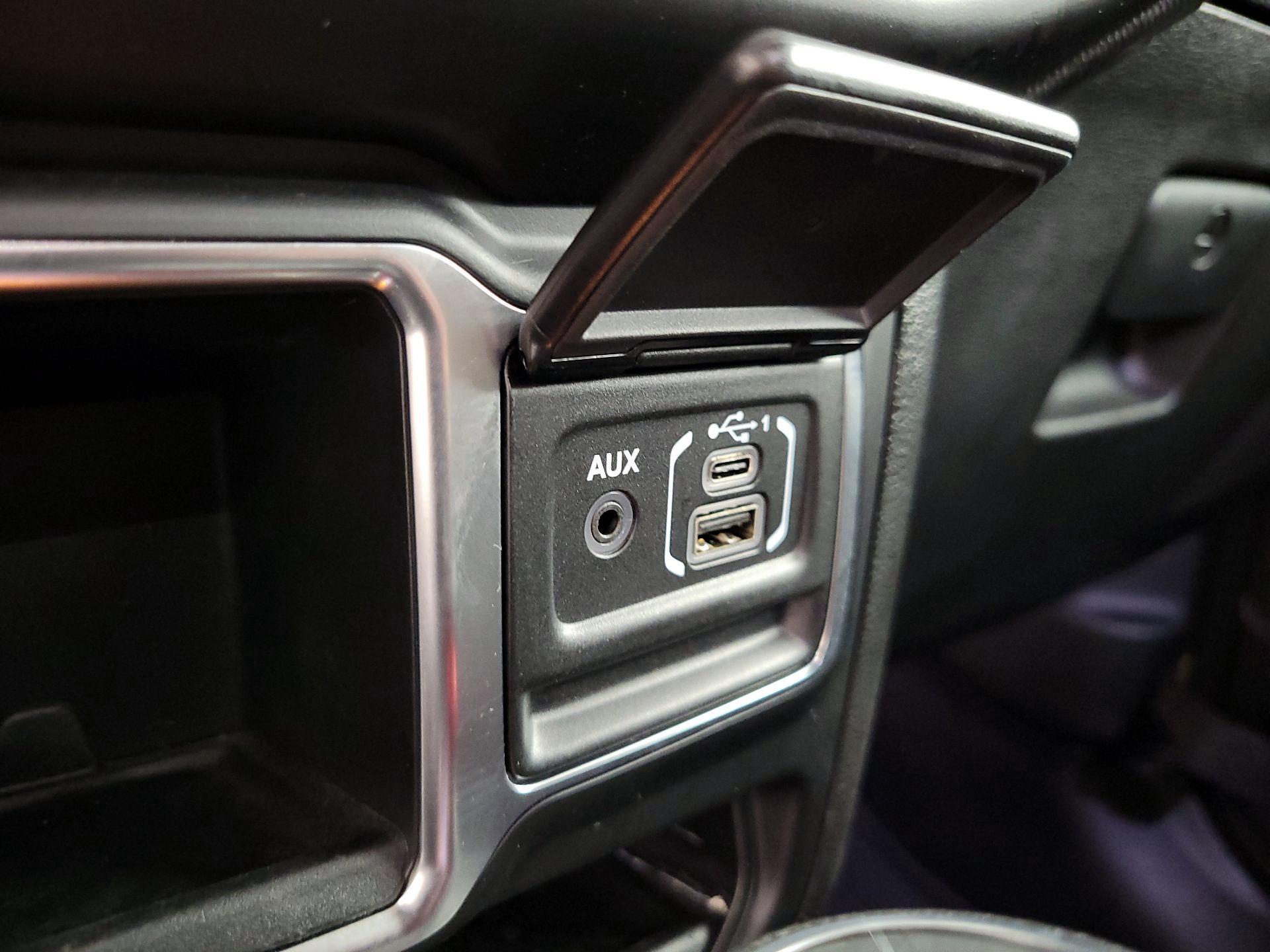 Thumbnail: 2022 Jeep Wrangler - 18