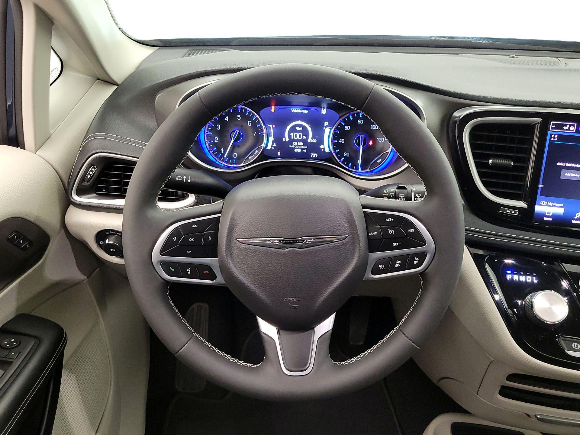 Thumbnail: 2022 Chrysler Pacifica - 10