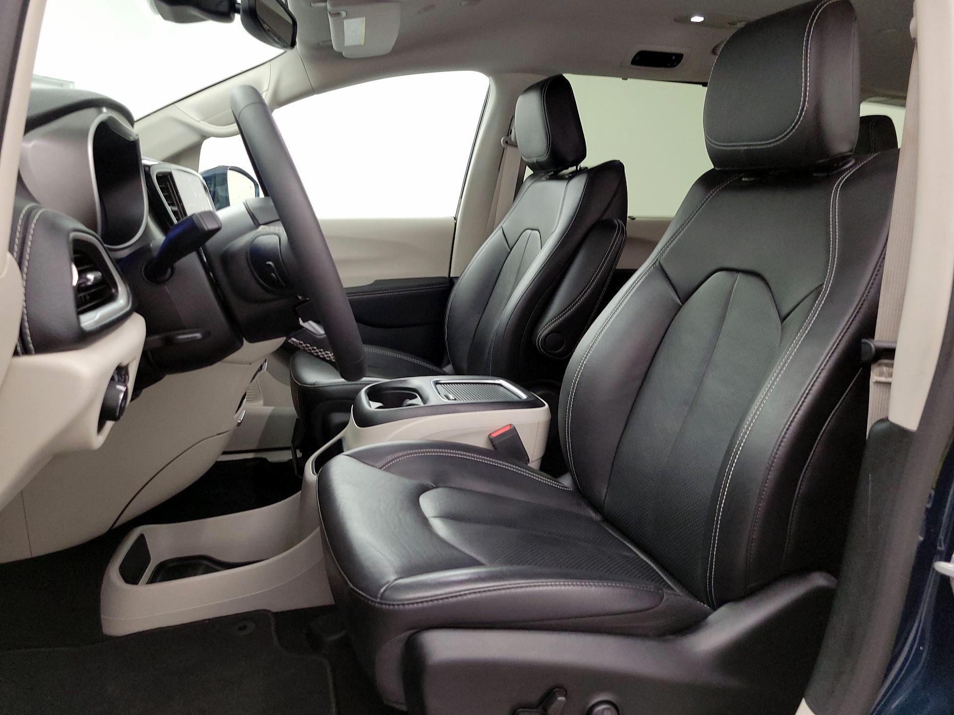 Thumbnail: 2022 Chrysler Pacifica - 11