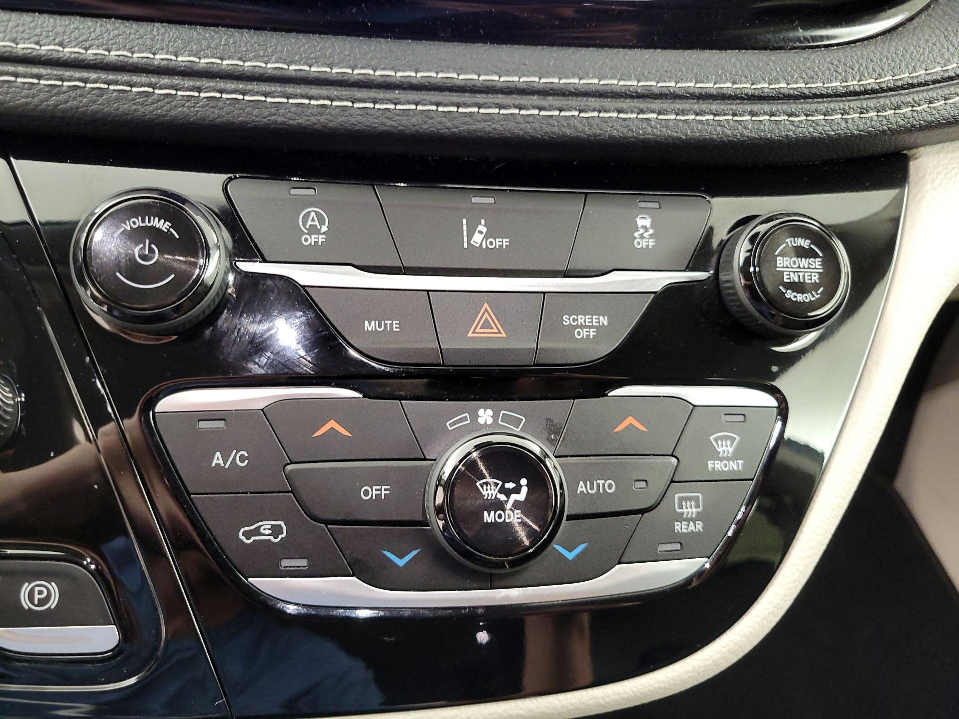 Thumbnail: 2022 Chrysler Pacifica - 16