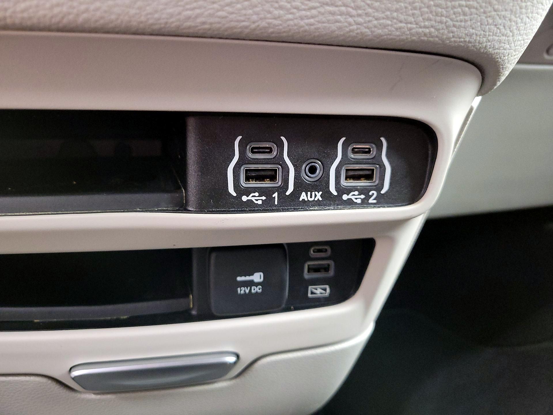 Thumbnail: 2022 Chrysler Pacifica - 18