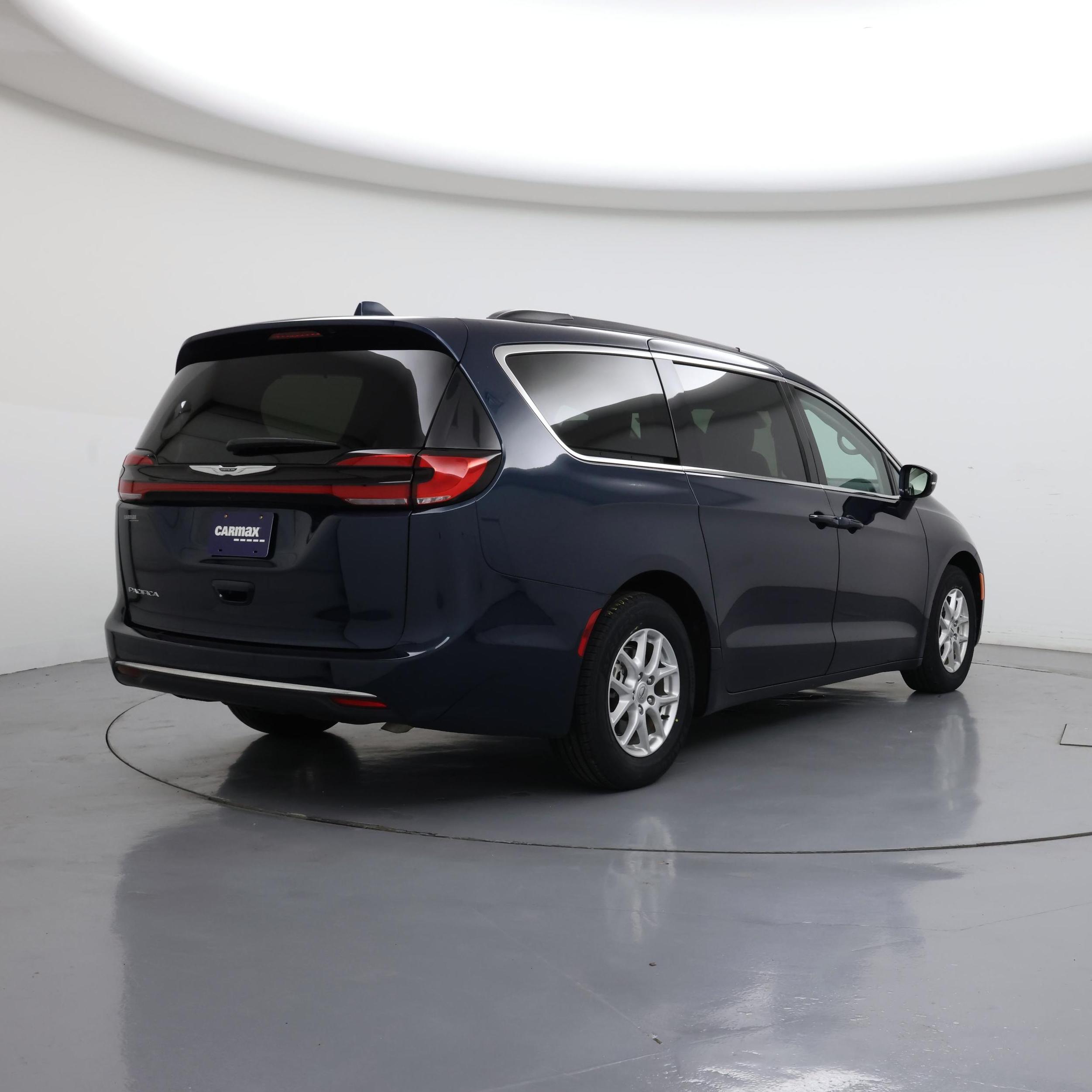 Thumbnail: 2022 Chrysler Pacifica - 8