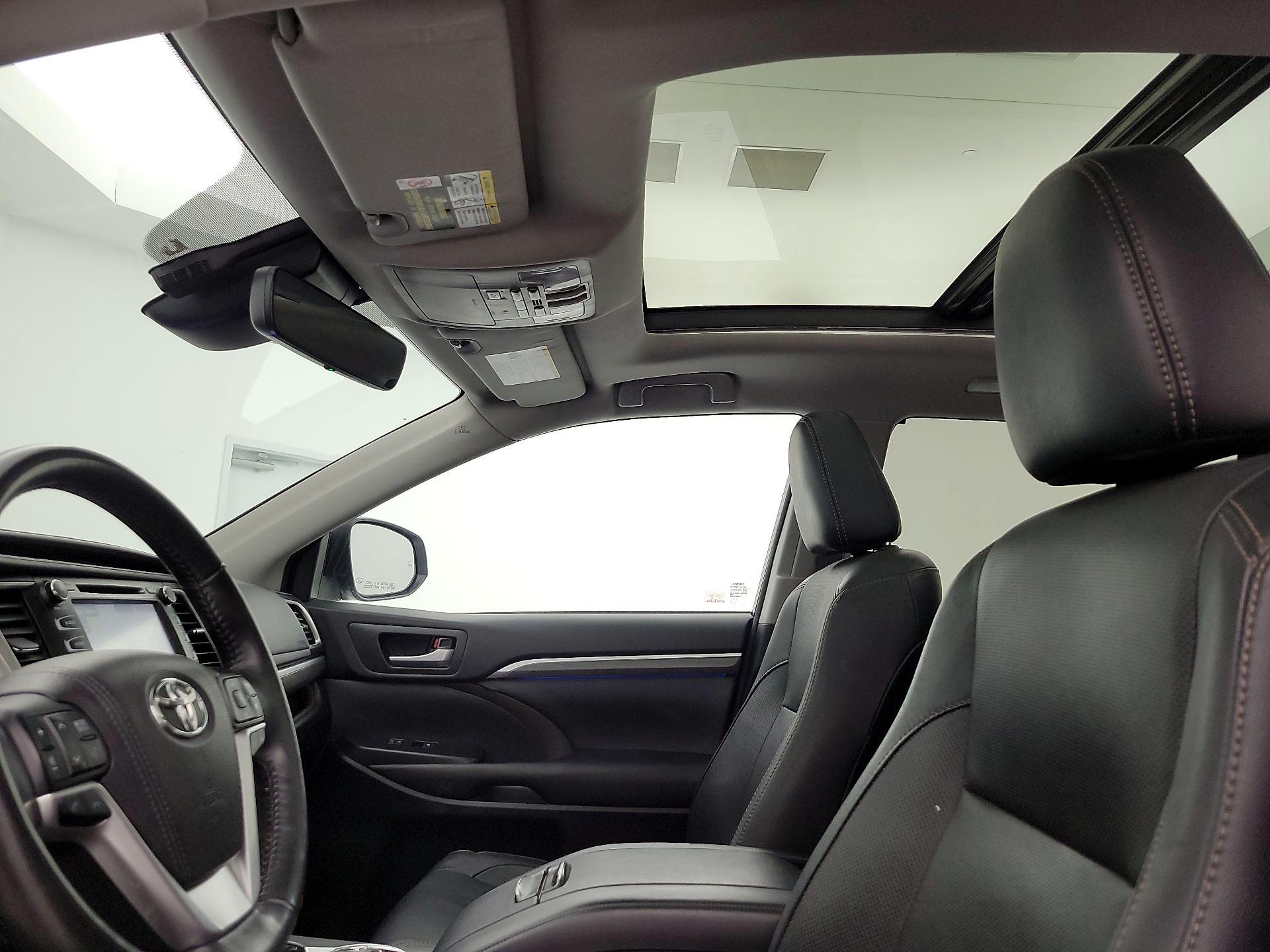 Thumbnail: 2017 Toyota Highlander - 20