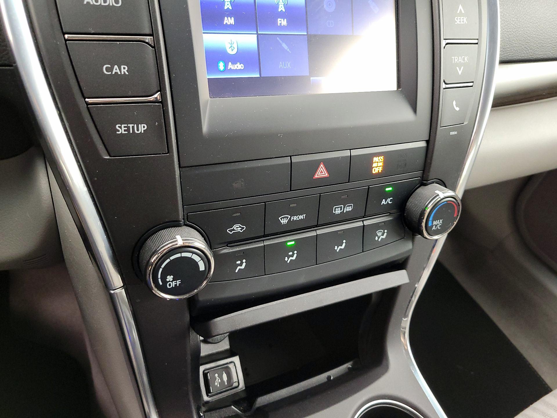 Thumbnail: 2016 Toyota Camry - 16