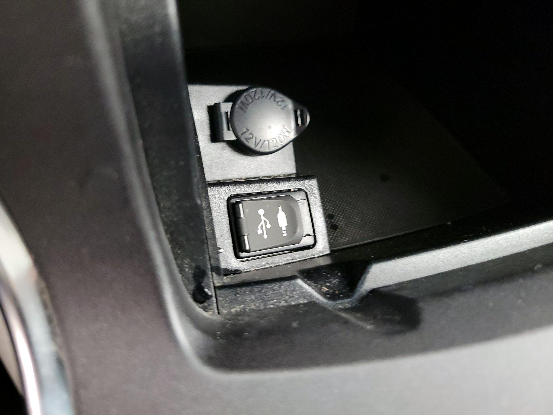 Thumbnail: 2016 Toyota Camry - 18