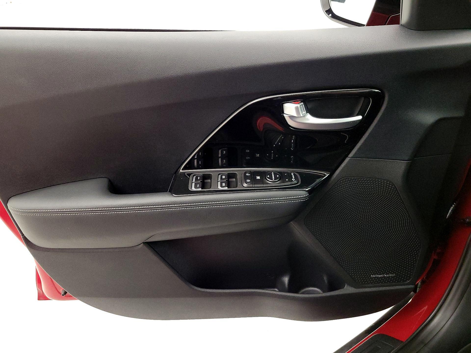 Thumbnail: 2020 Kia Niro - 12