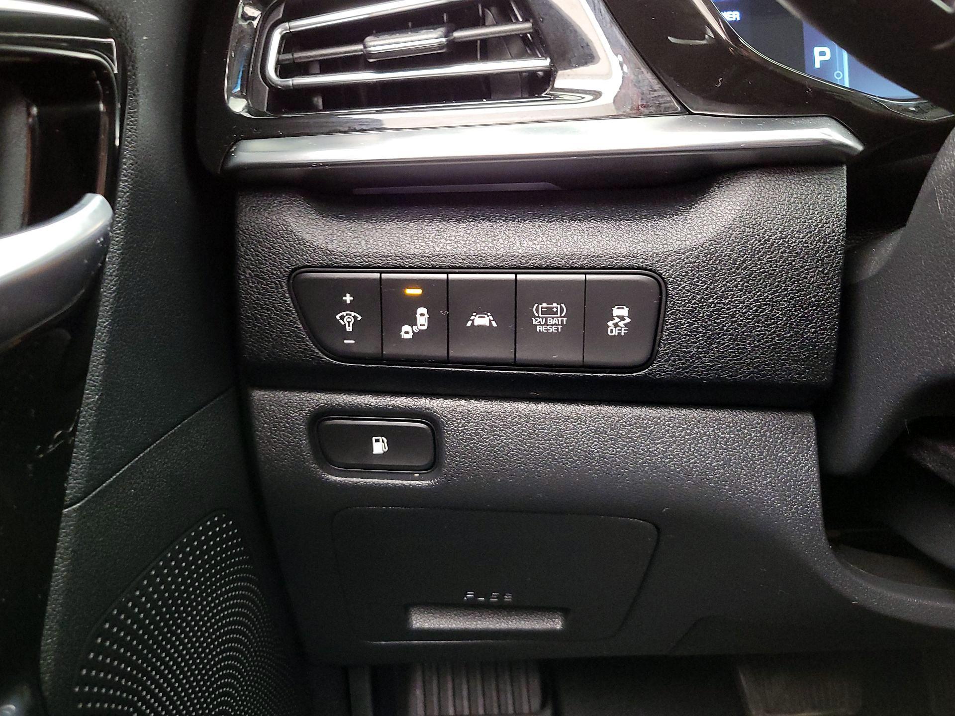 Thumbnail: 2020 Kia Niro - 13