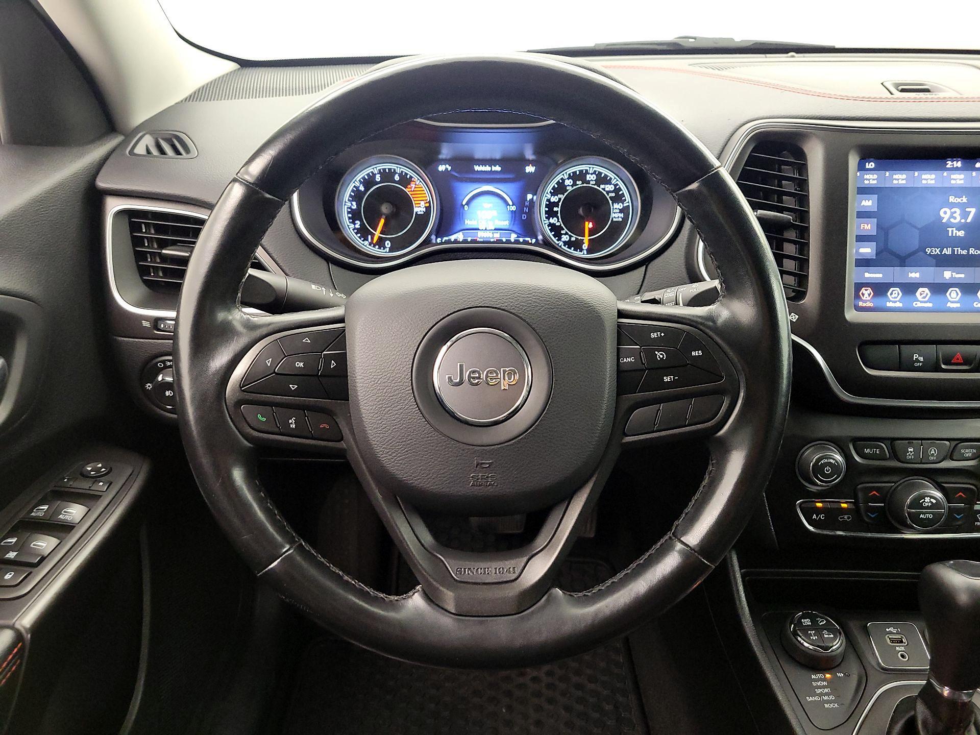 Thumbnail: 2020 Jeep Cherokee - 10