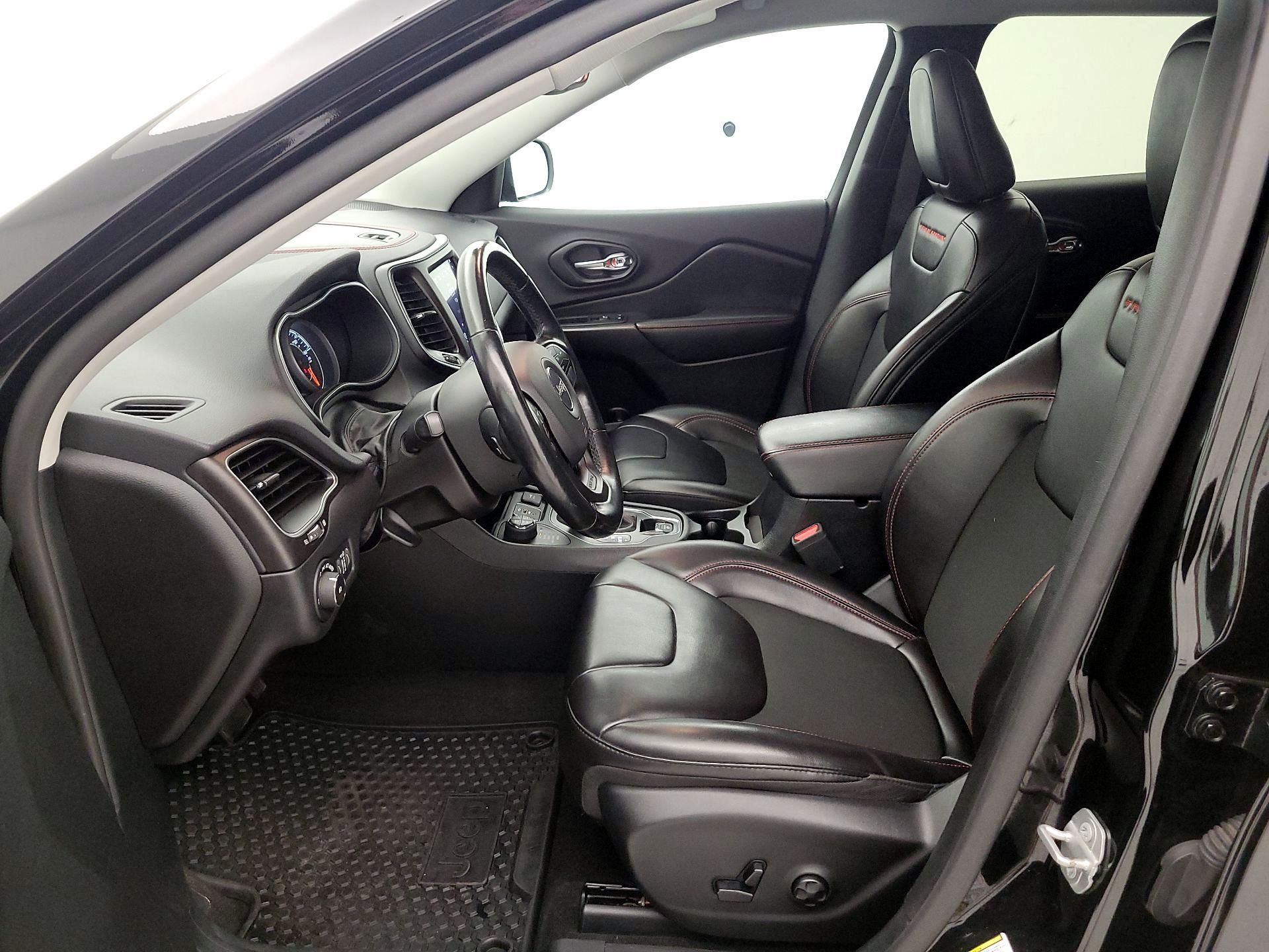 Thumbnail: 2020 Jeep Cherokee - 11