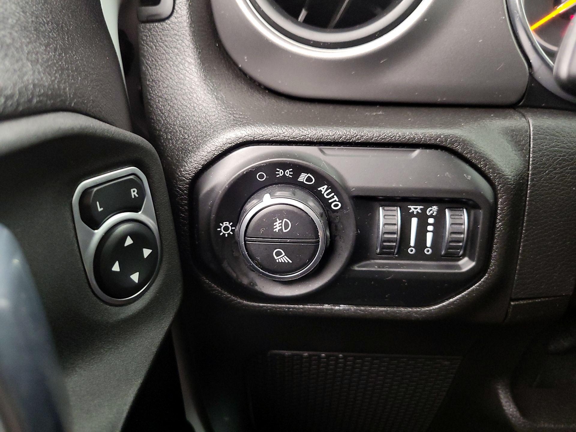 Thumbnail: 2021 Jeep Gladiator - 13
