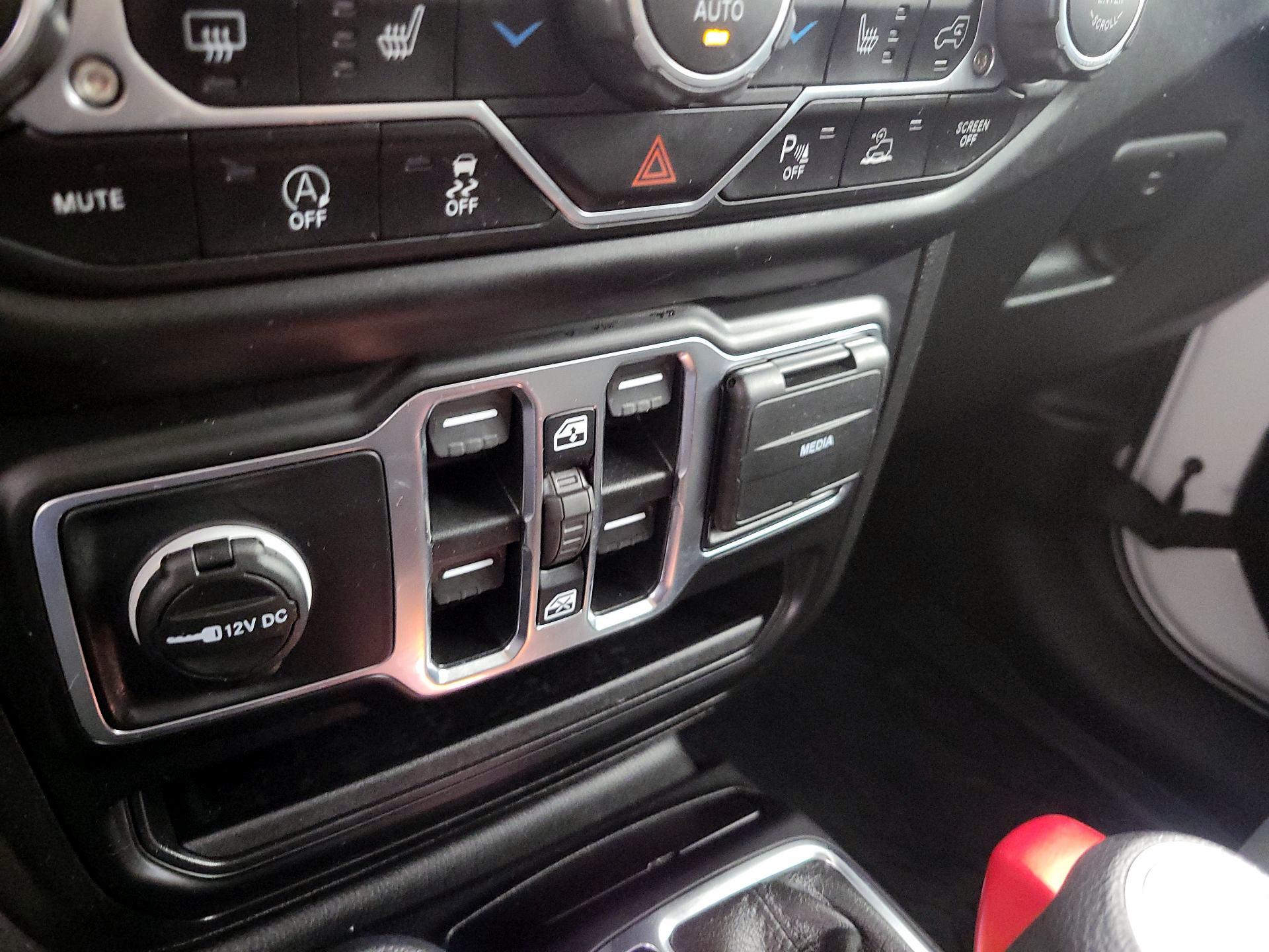 Thumbnail: 2021 Jeep Gladiator - 19