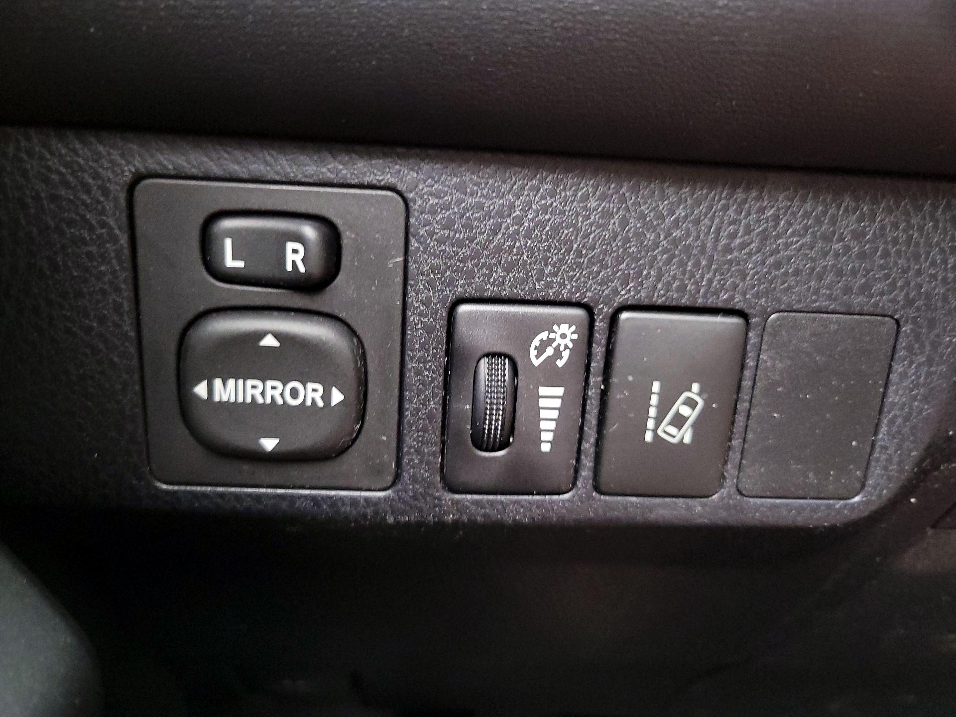 Thumbnail: 2017 Toyota RAV4 - 13
