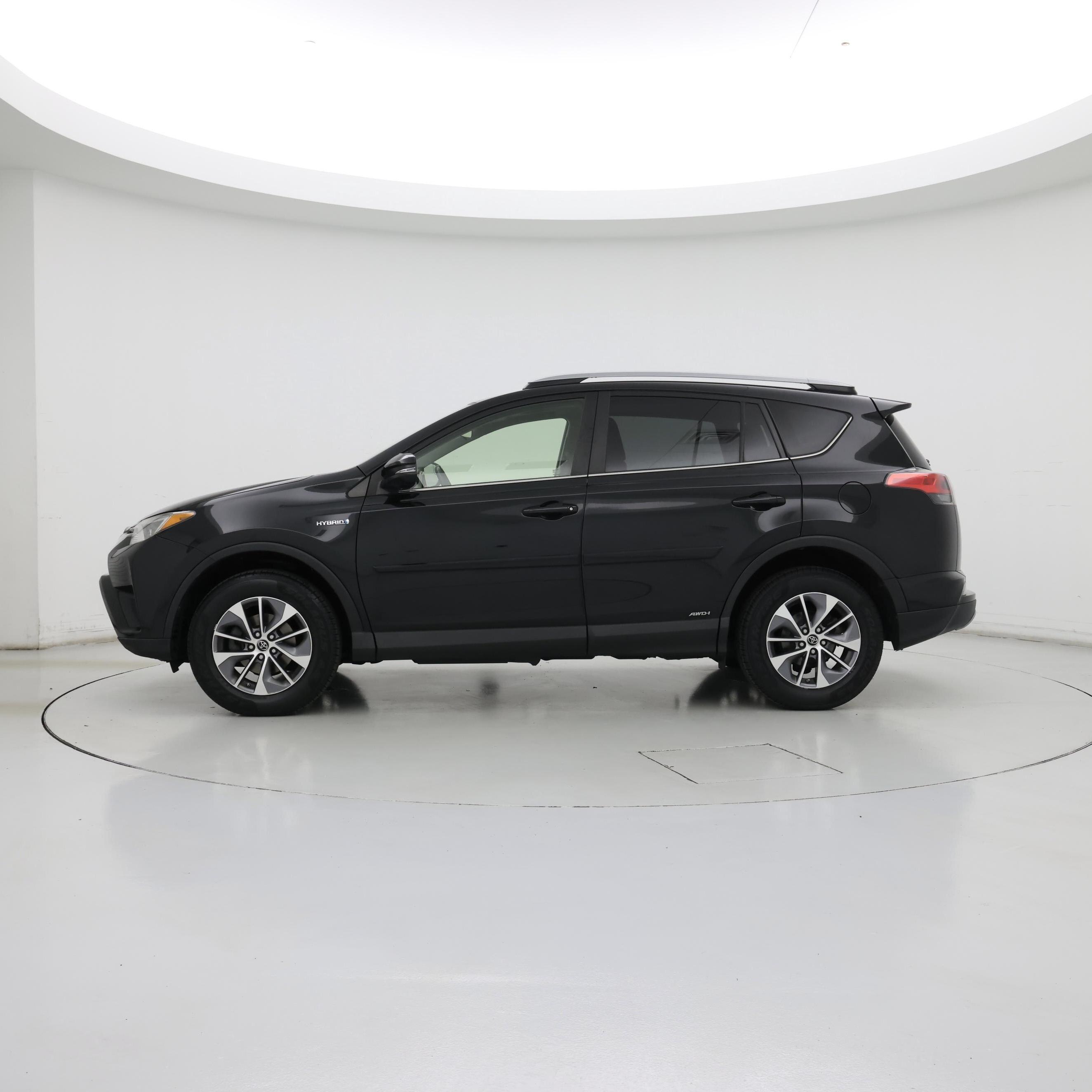 Thumbnail: 2017 Toyota RAV4 - 3