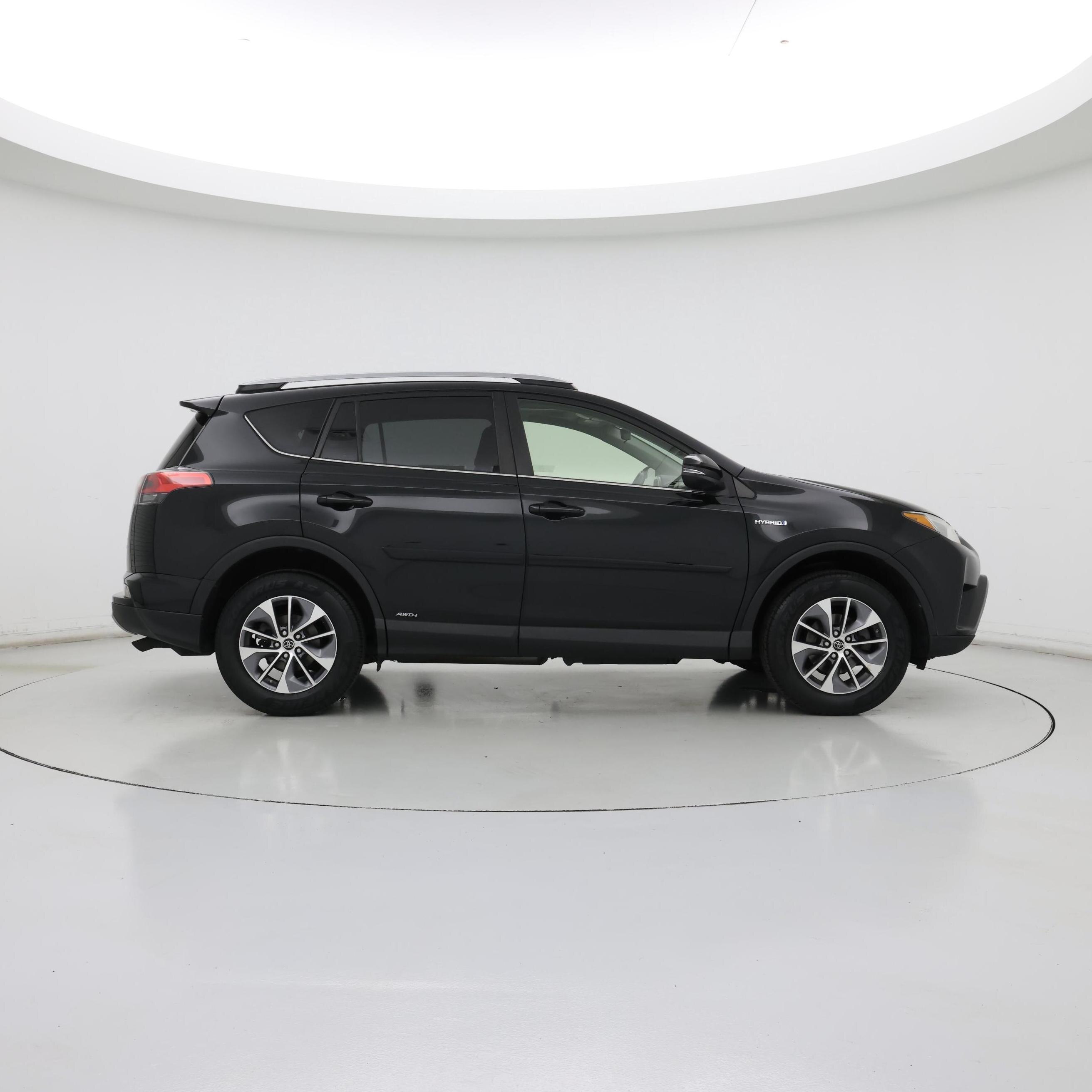 Thumbnail: 2017 Toyota RAV4 - 7