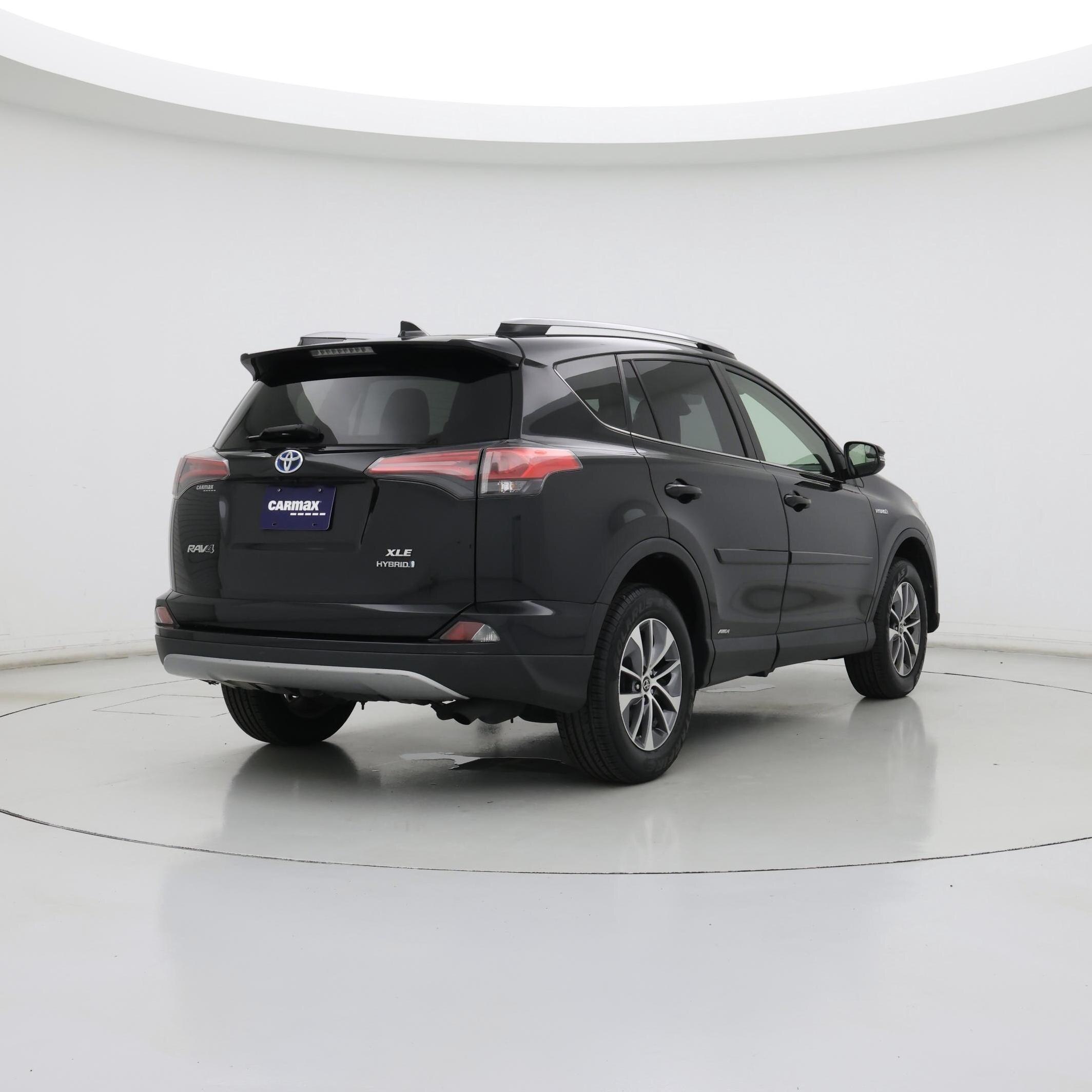 Thumbnail: 2017 Toyota RAV4 - 8
