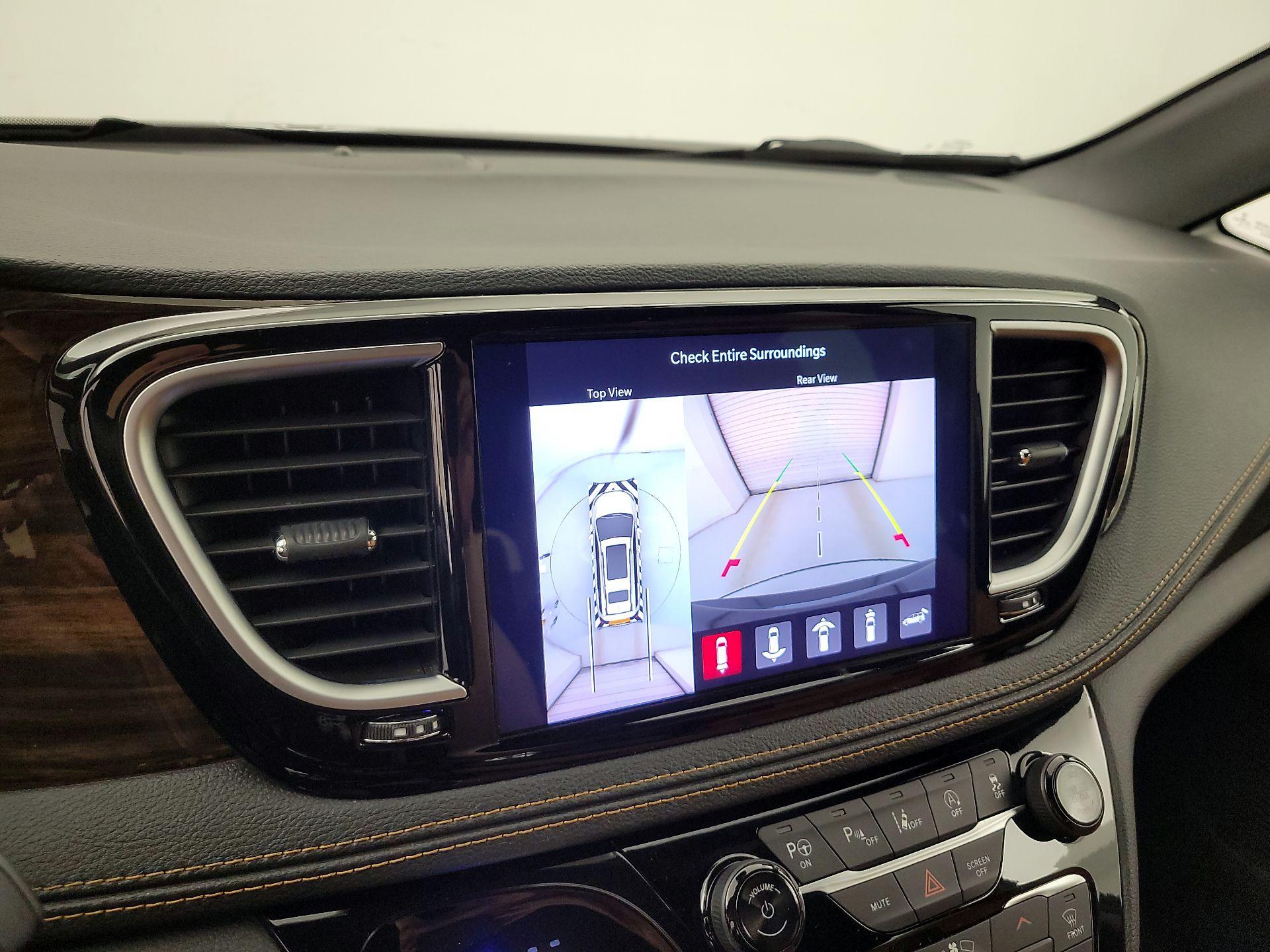 Thumbnail: 2021 Chrysler Pacifica - 15