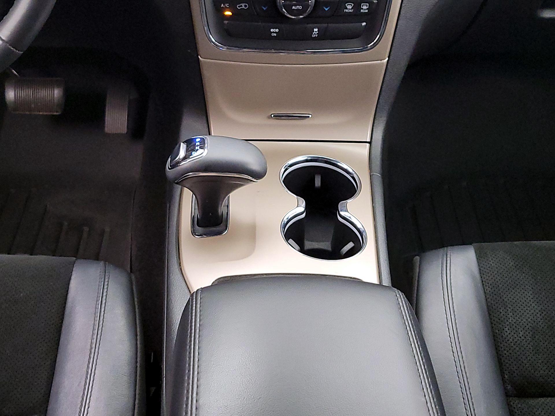 Thumbnail: 2015 Jeep Grand Cherokee - 16