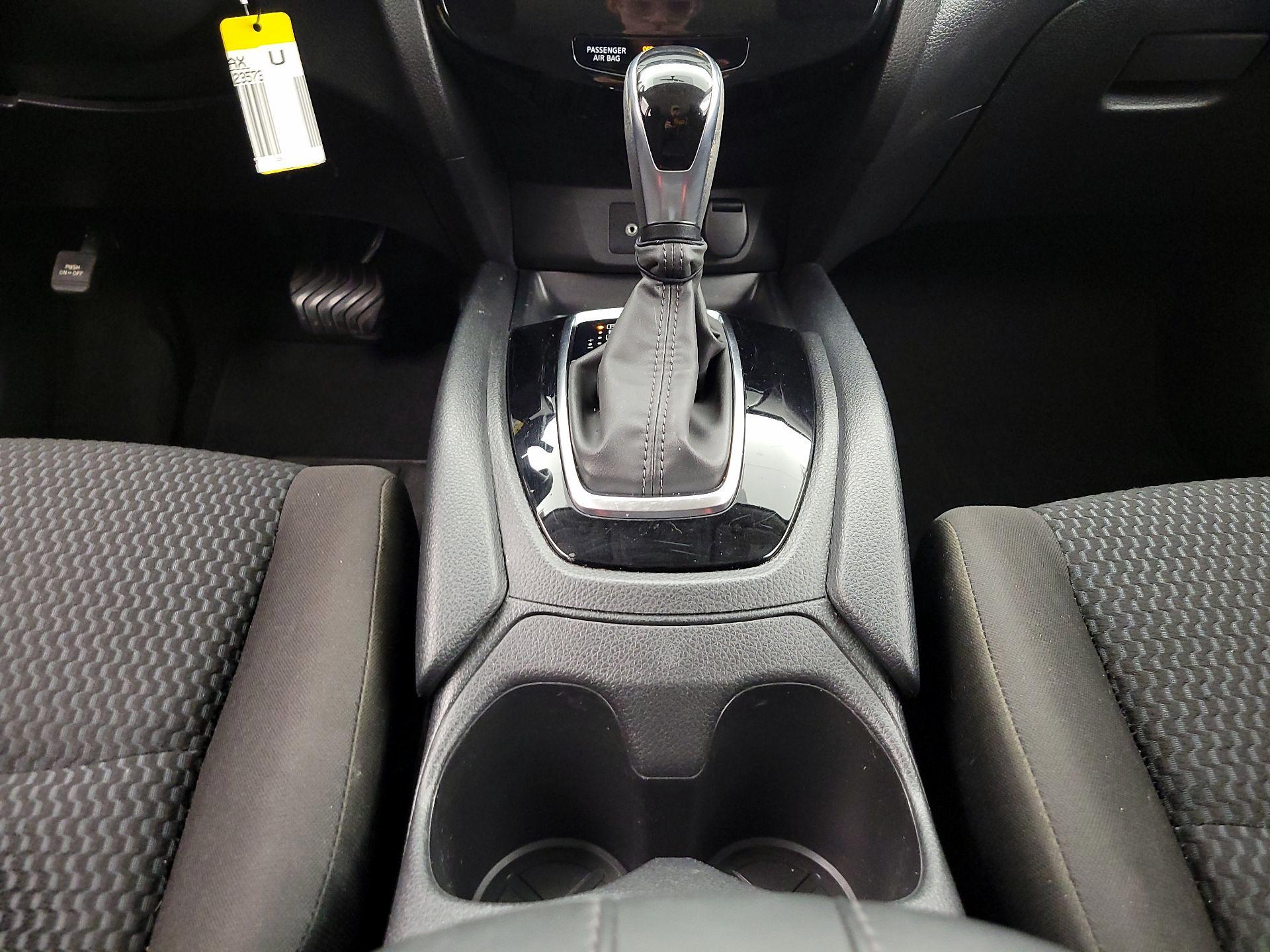Thumbnail: 2019 Nissan Rogue Sport - 17