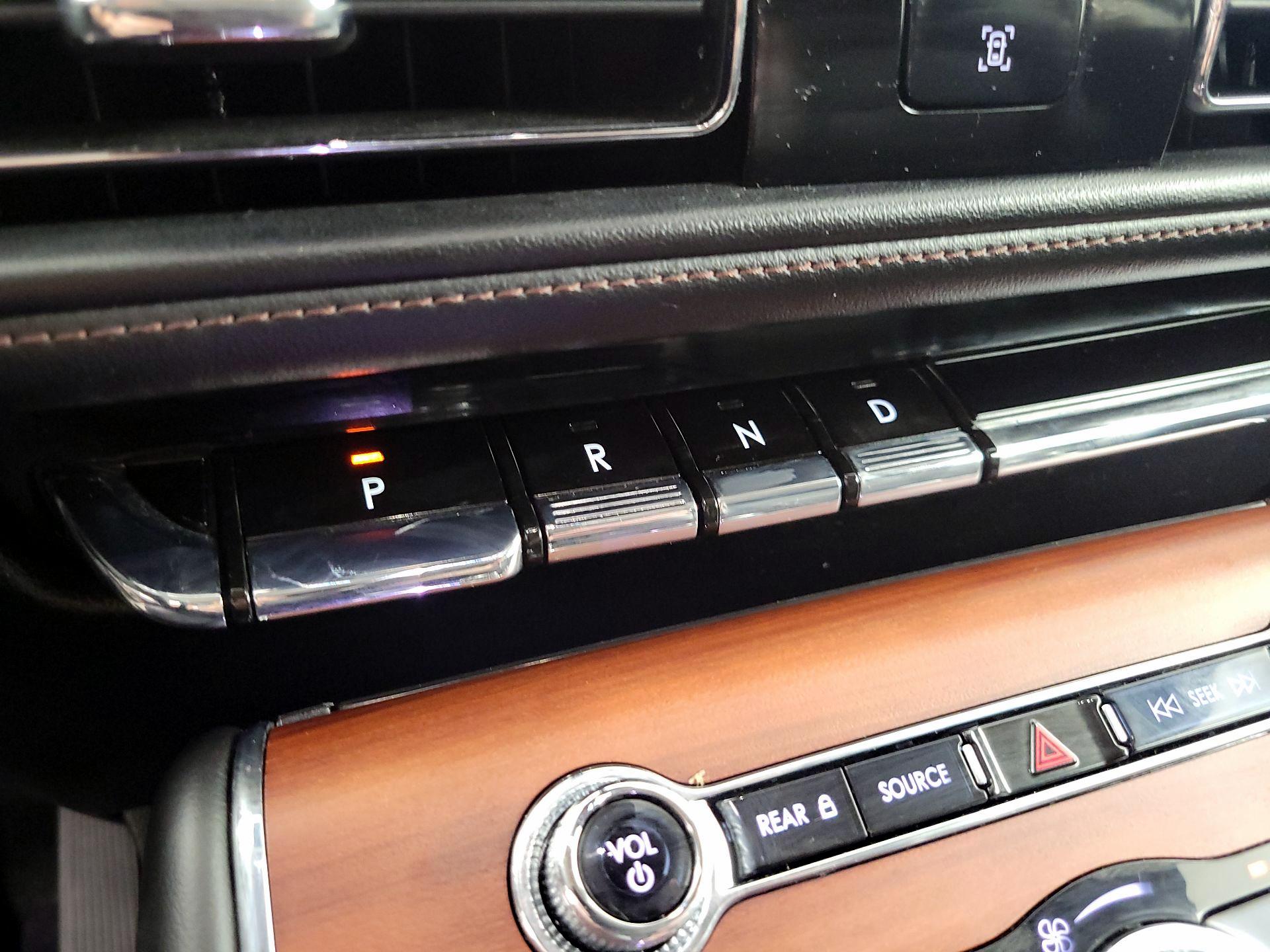 Thumbnail: 2020 Lincoln Aviator - 18