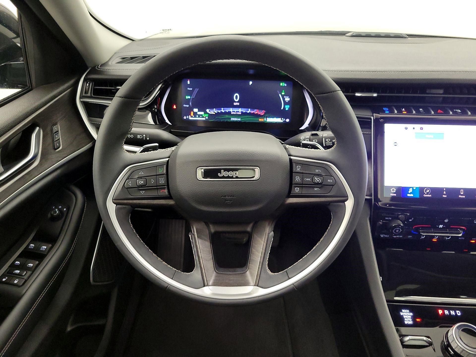 Thumbnail: 2023 Jeep Grand Cherokee - 10