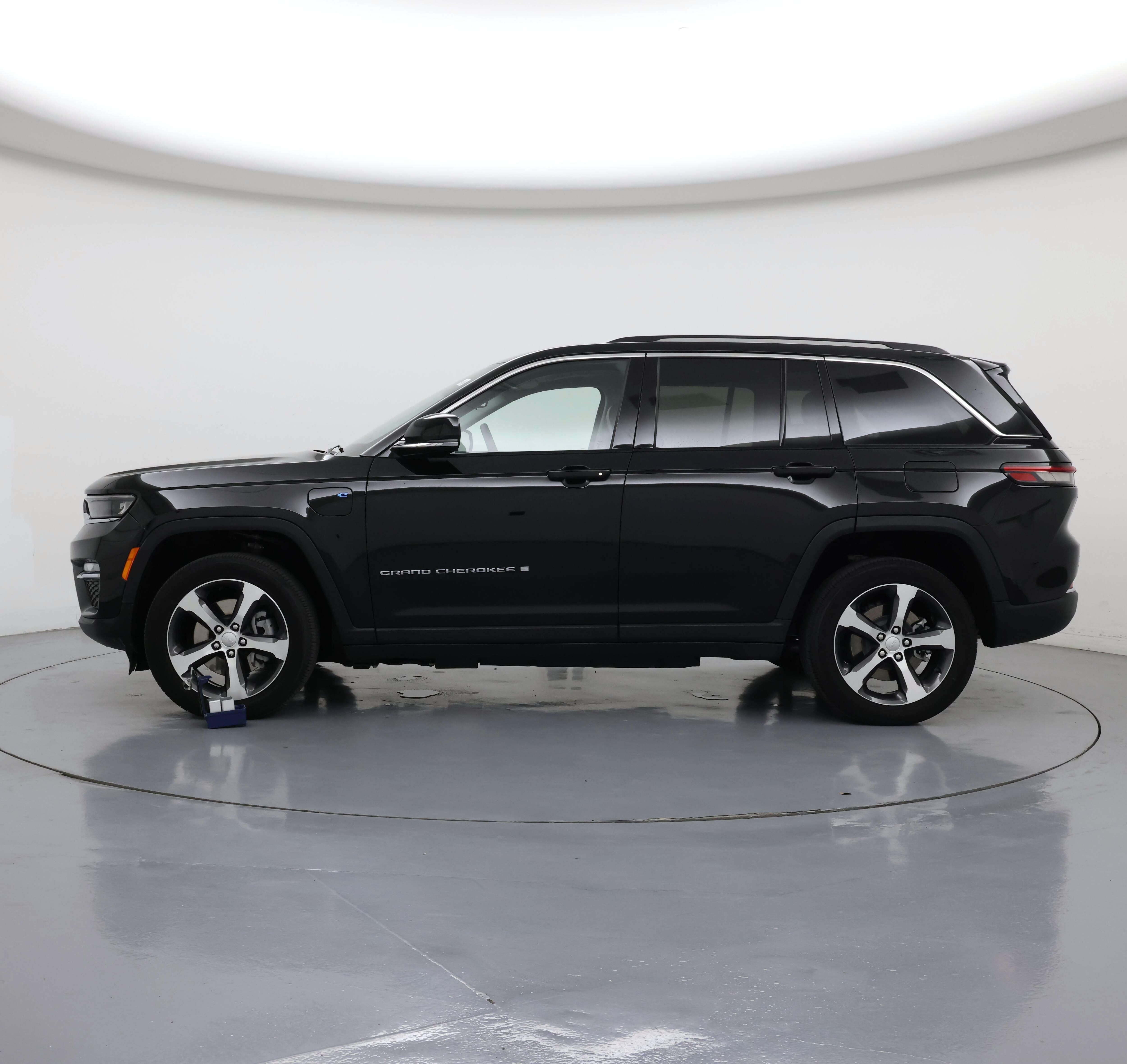 Thumbnail: 2023 Jeep Grand Cherokee - 3