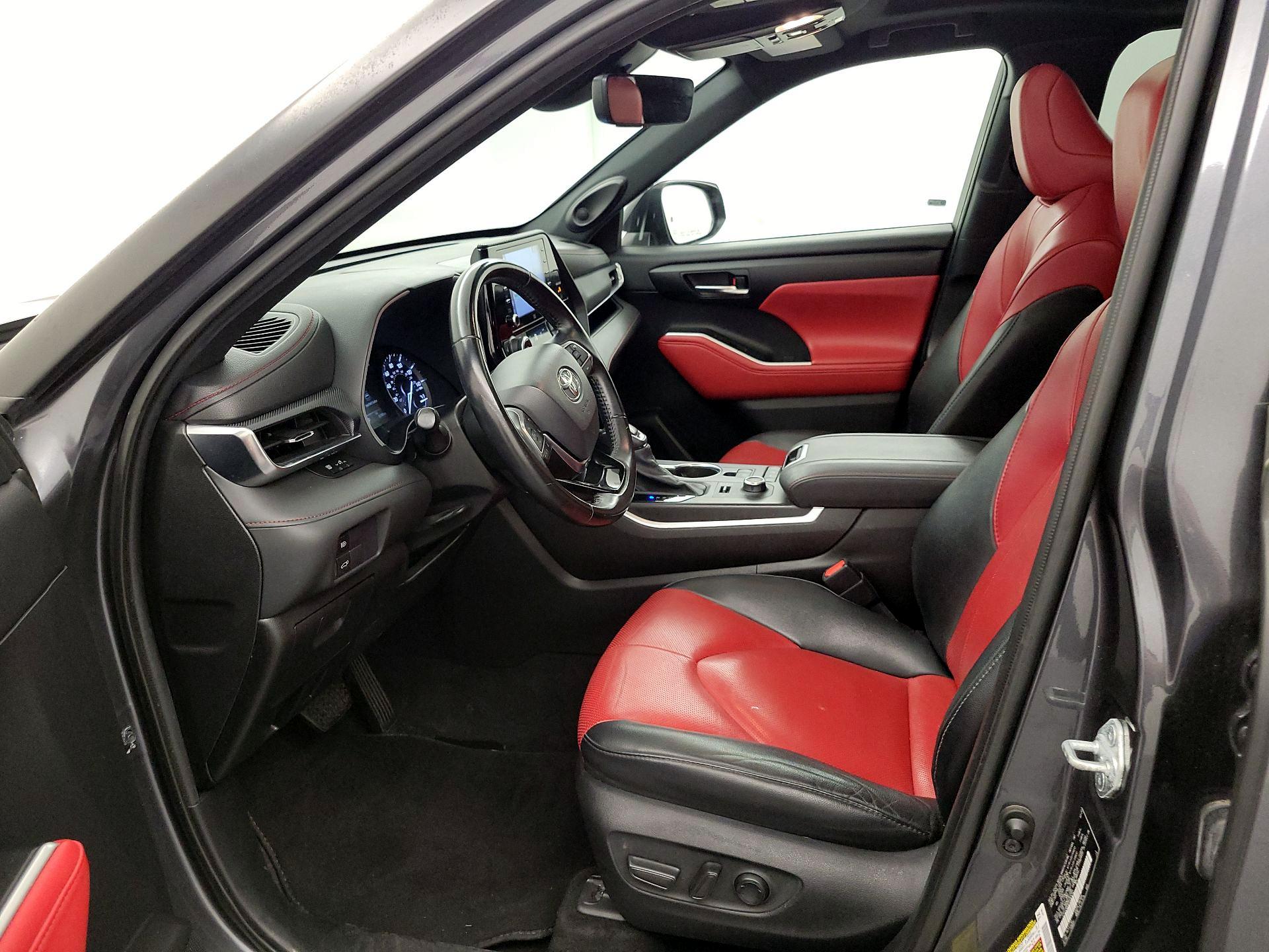 Thumbnail: 2021 Toyota Highlander - 11