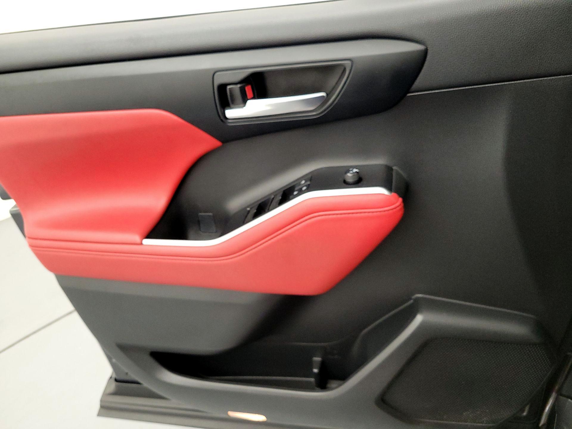 Thumbnail: 2021 Toyota Highlander - 12