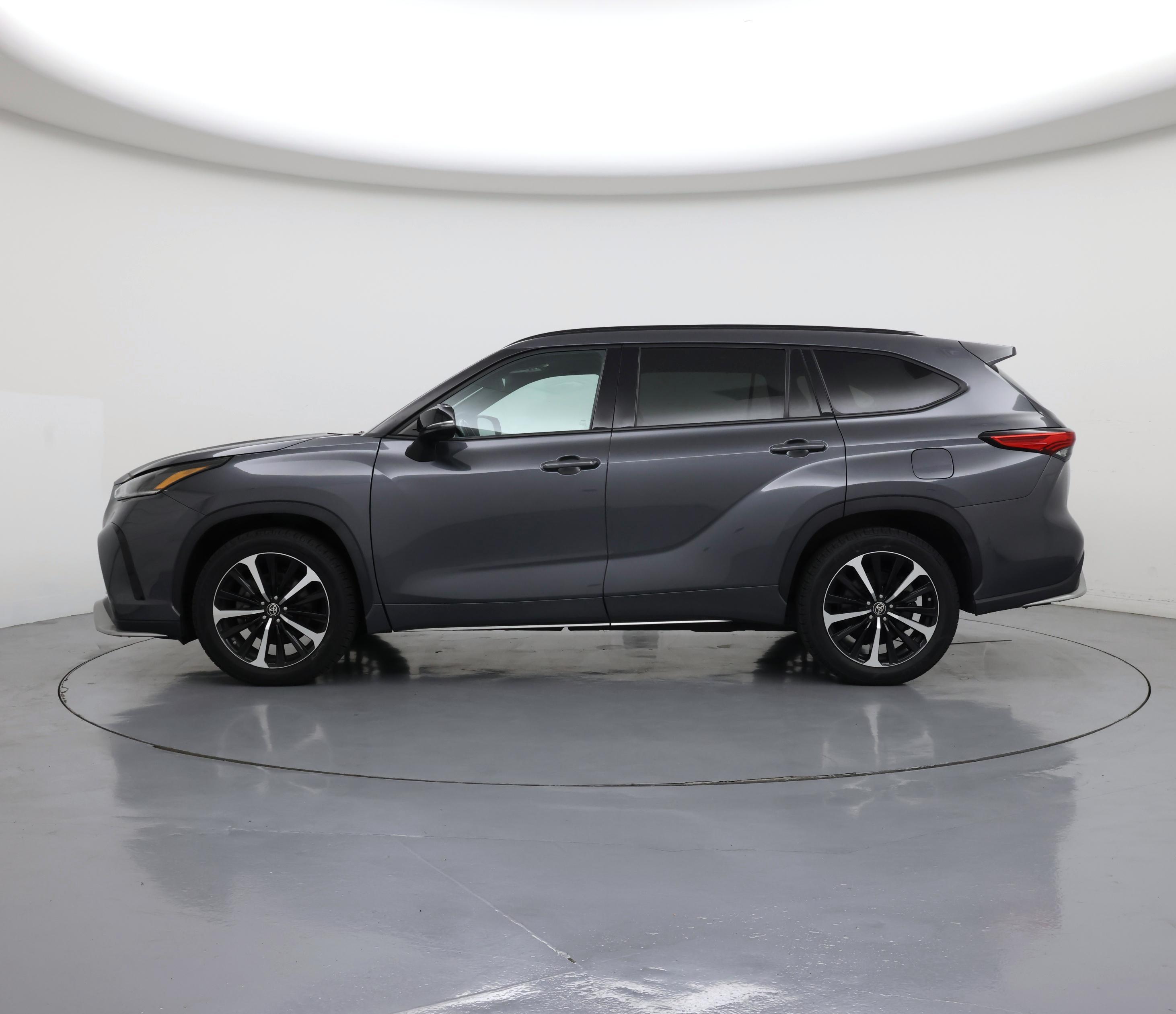Thumbnail: 2021 Toyota Highlander - 3