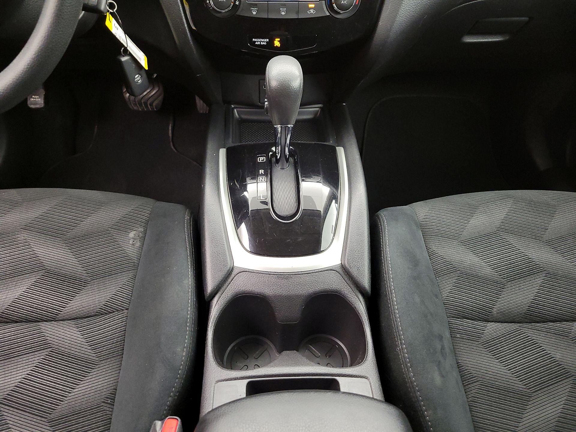 Thumbnail: 2016 Nissan Rogue - 16