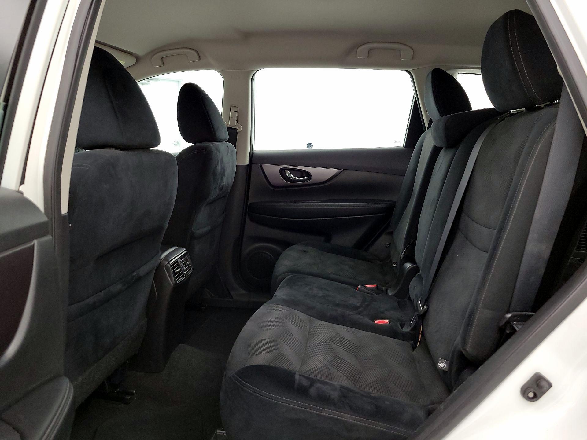 Thumbnail: 2016 Nissan Rogue - 18