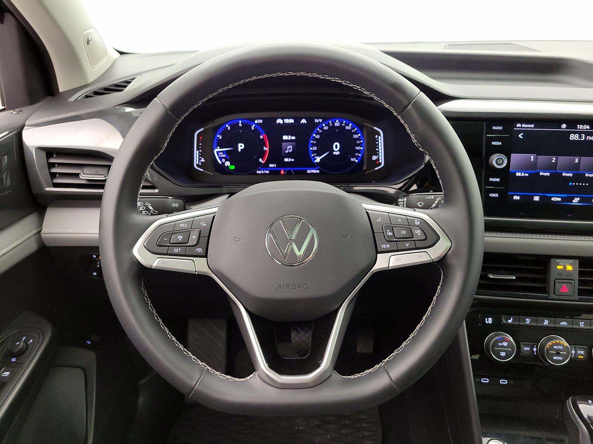 Thumbnail: 2022 Volkswagen Taos - 10