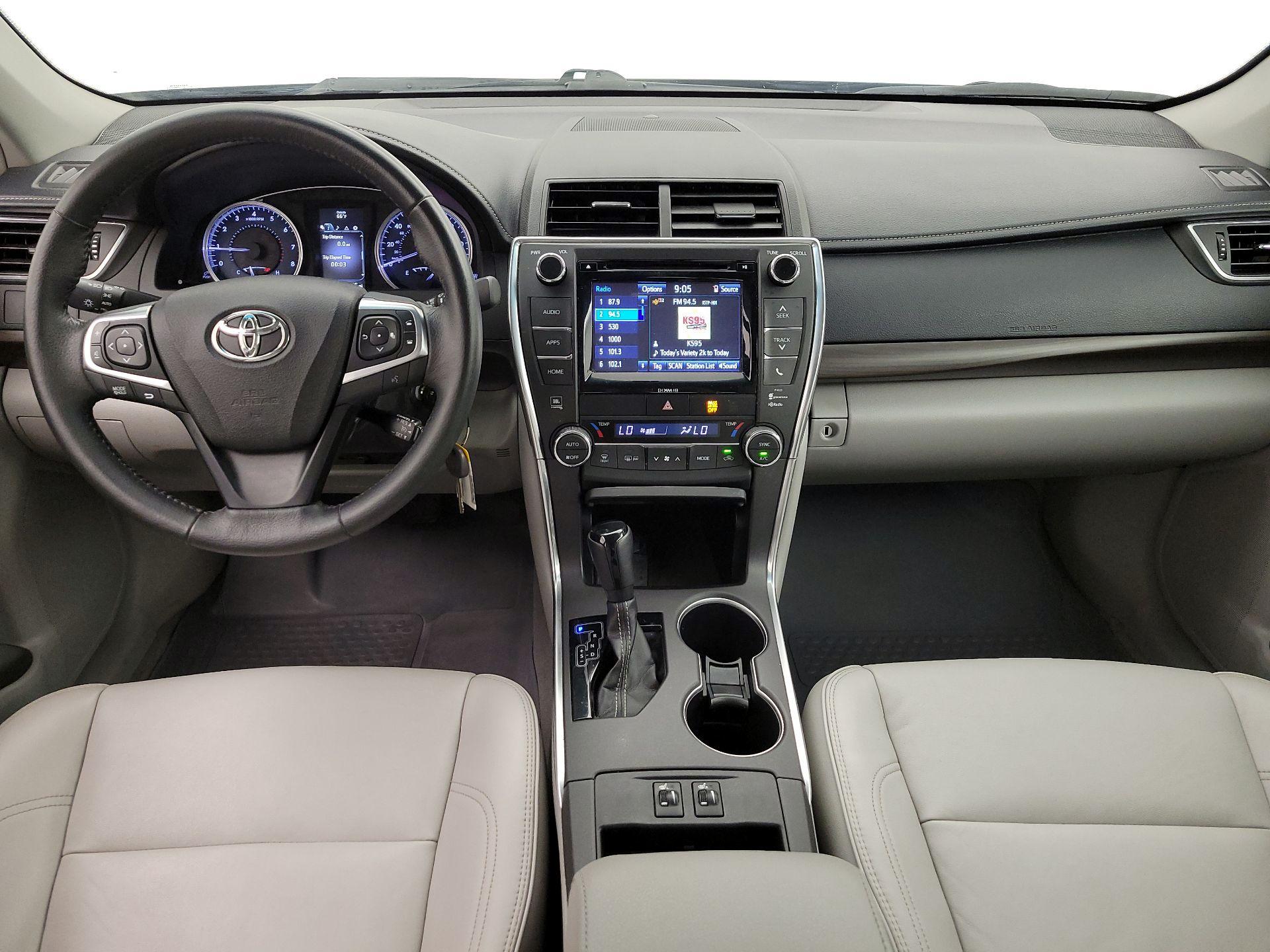 Thumbnail: 2017 Toyota Camry - 9