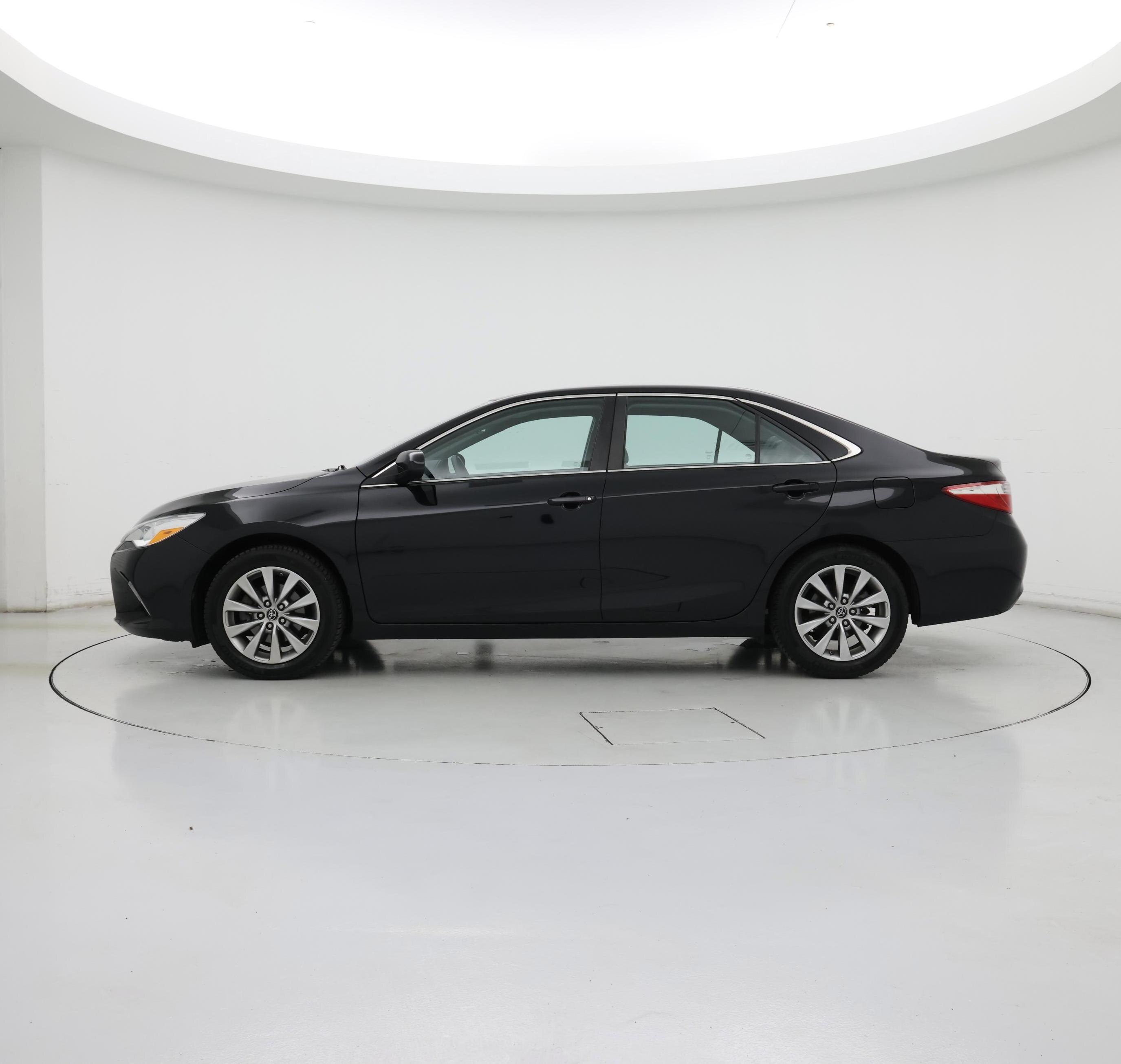 Thumbnail: 2017 Toyota Camry - 3